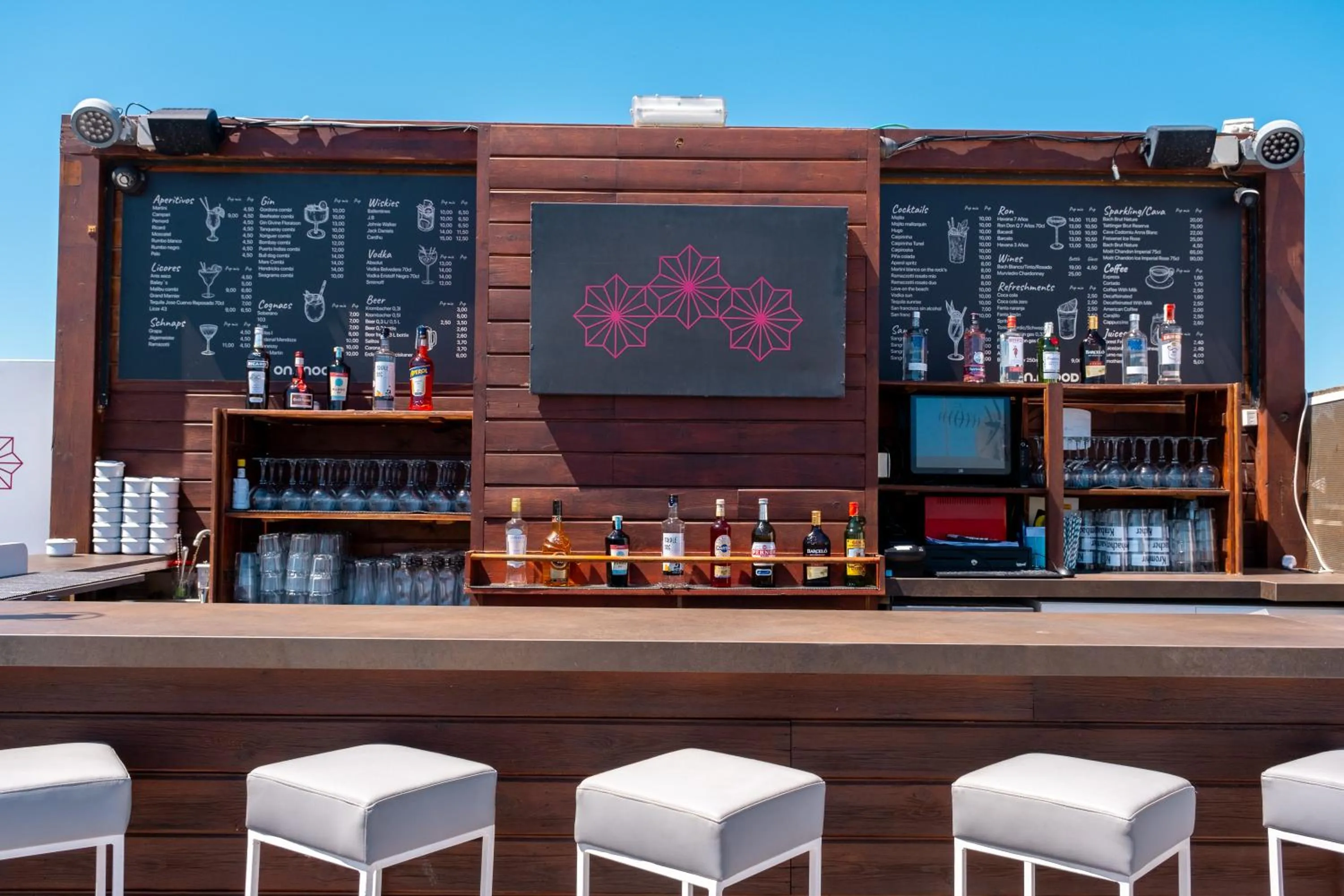 Lounge or bar in Onmood Cala Ratjada - Bed & Brunch