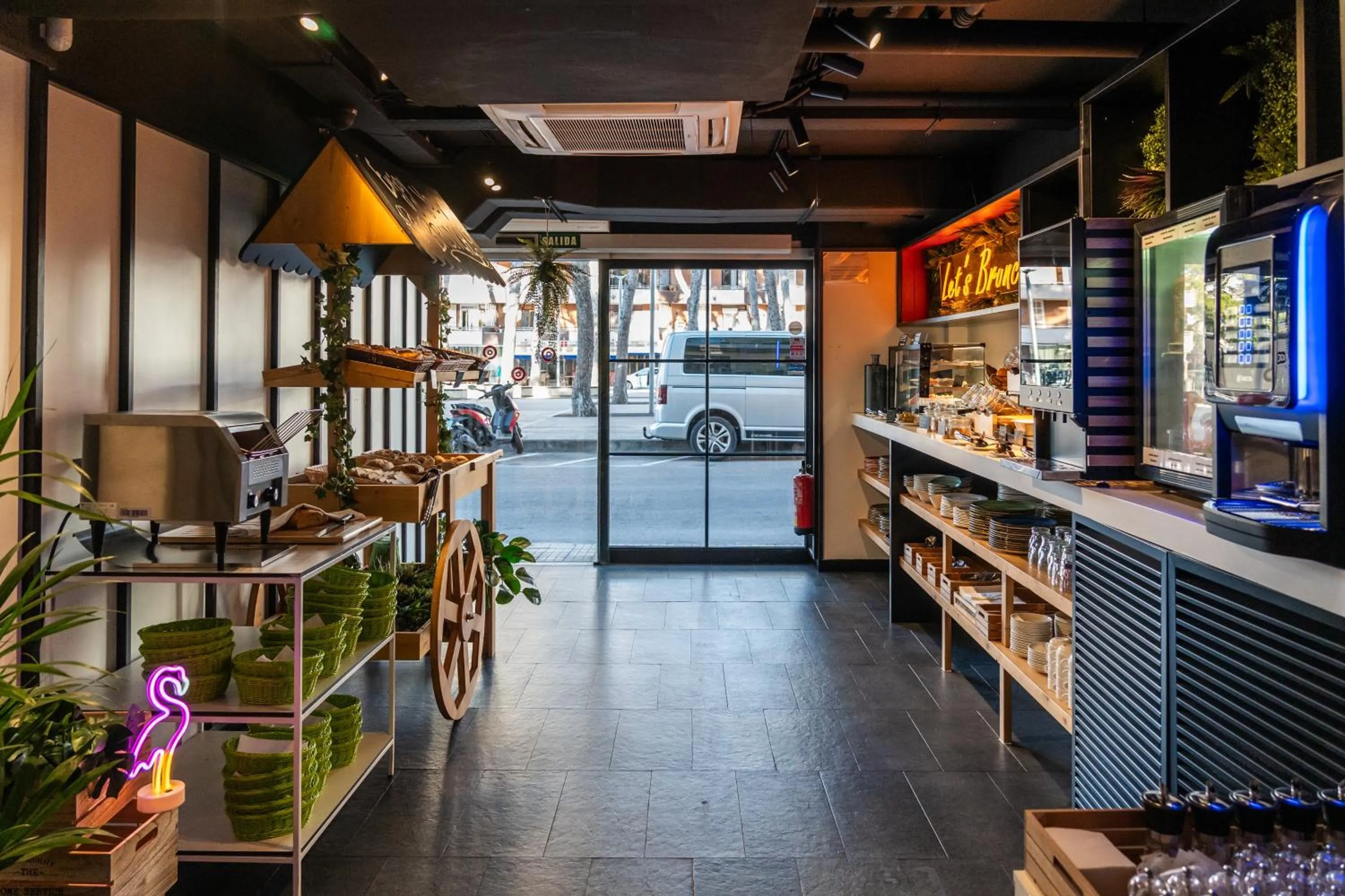 Buffet breakfast in Onmood Cala Ratjada - Bed & Brunch