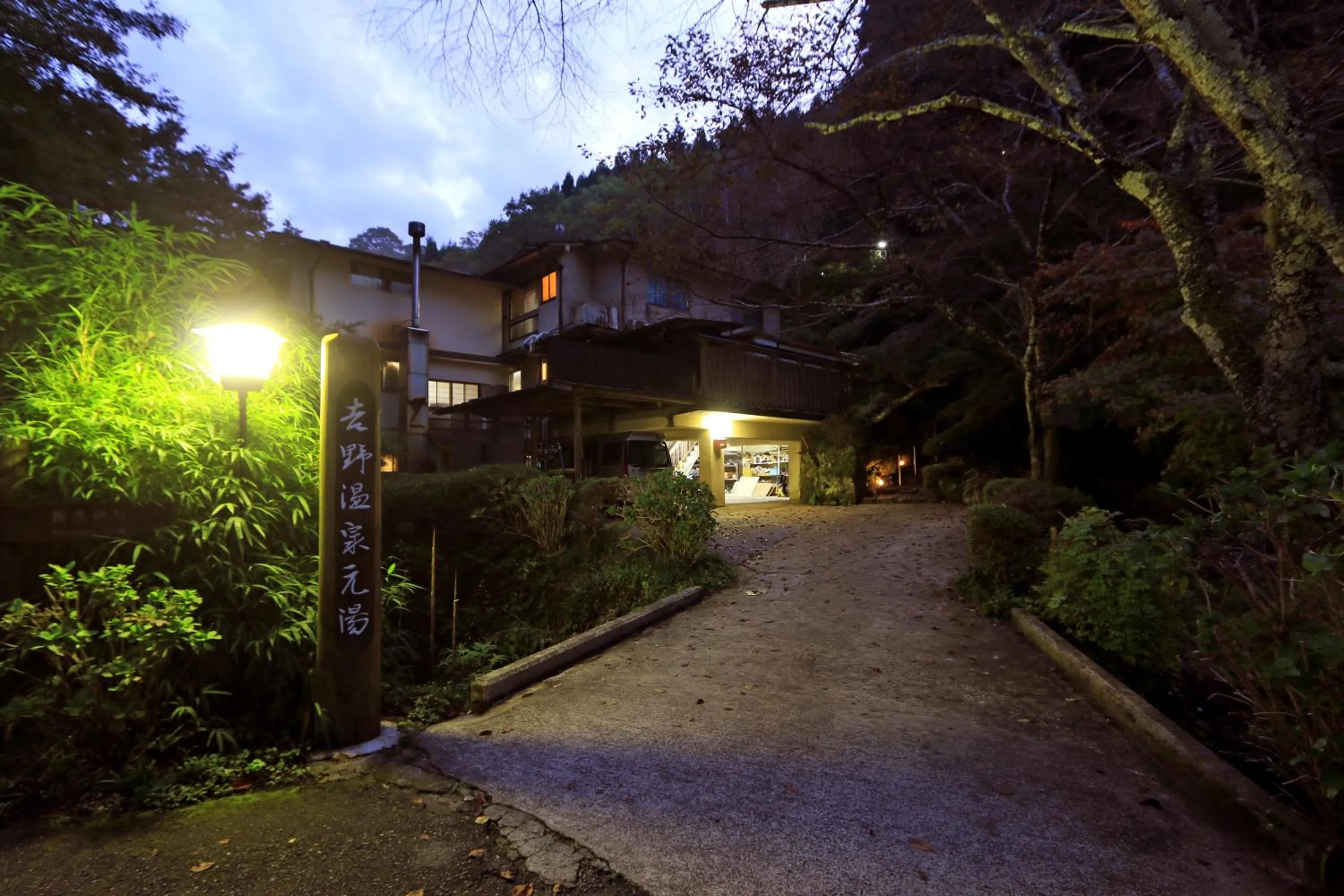 Property building in Yoshinoonsen Motoyu