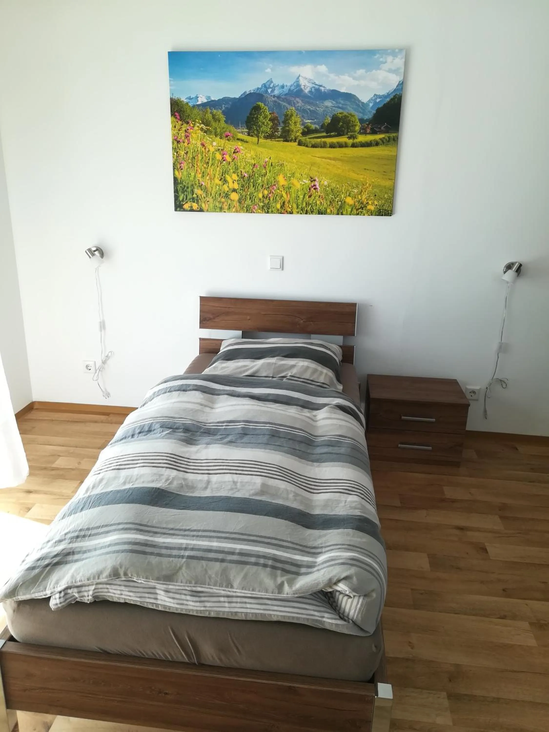 Staff, Bed in Jura Hotel