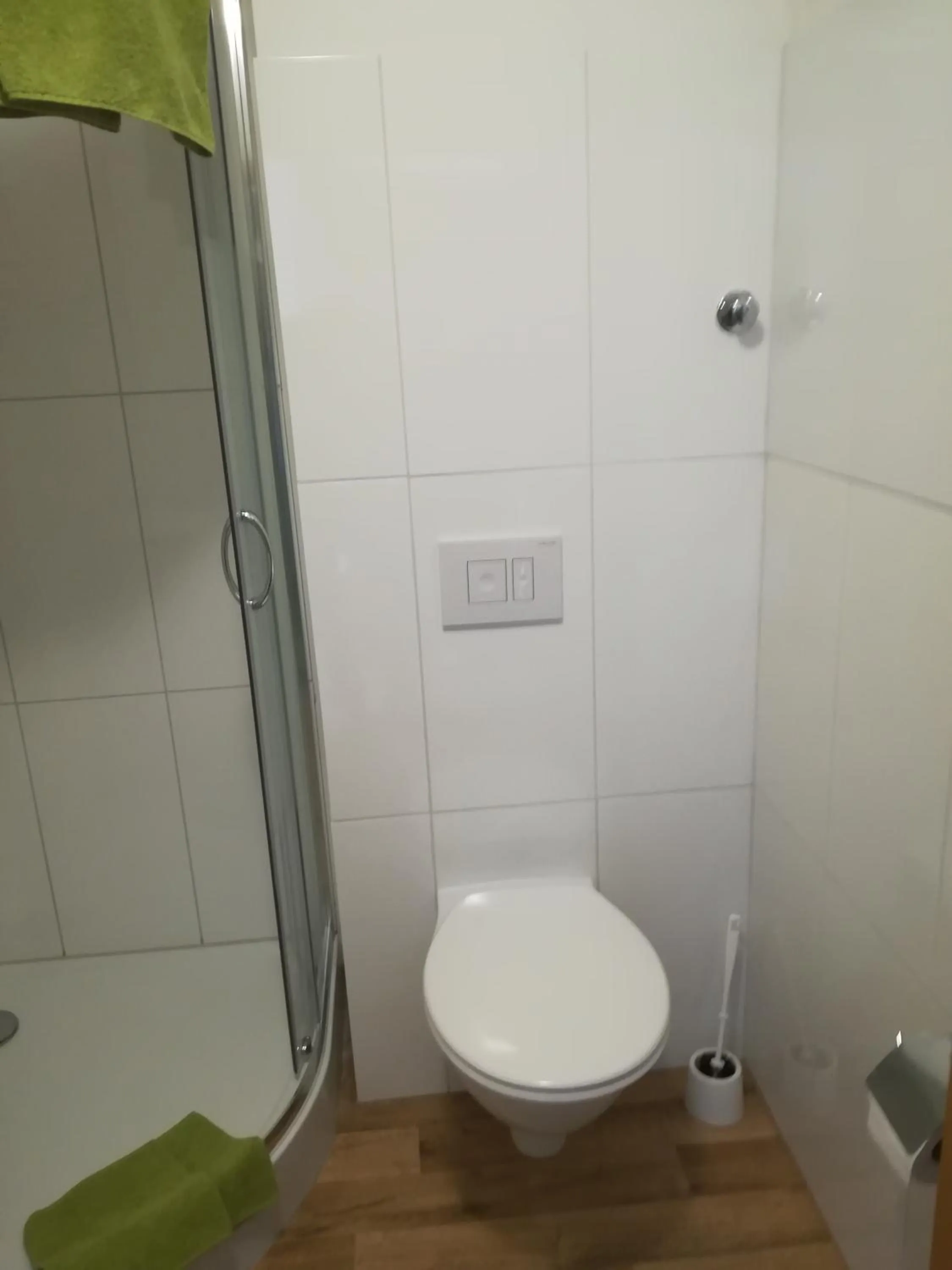 Shower in Jura Hotel