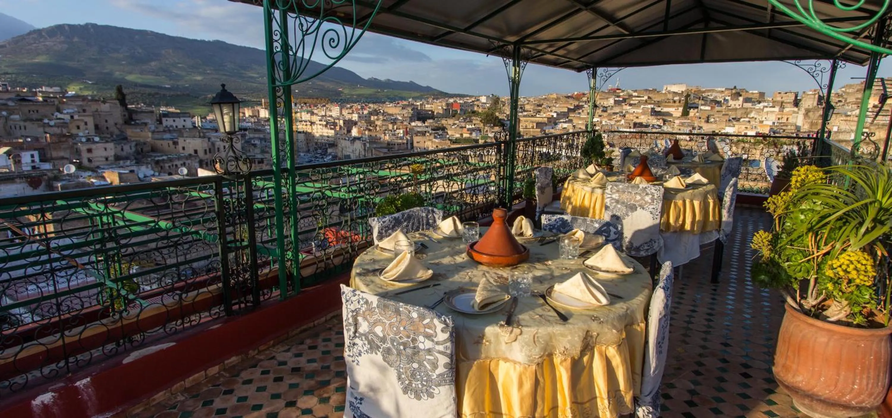 Restaurant/places to eat in Riad El Bacha