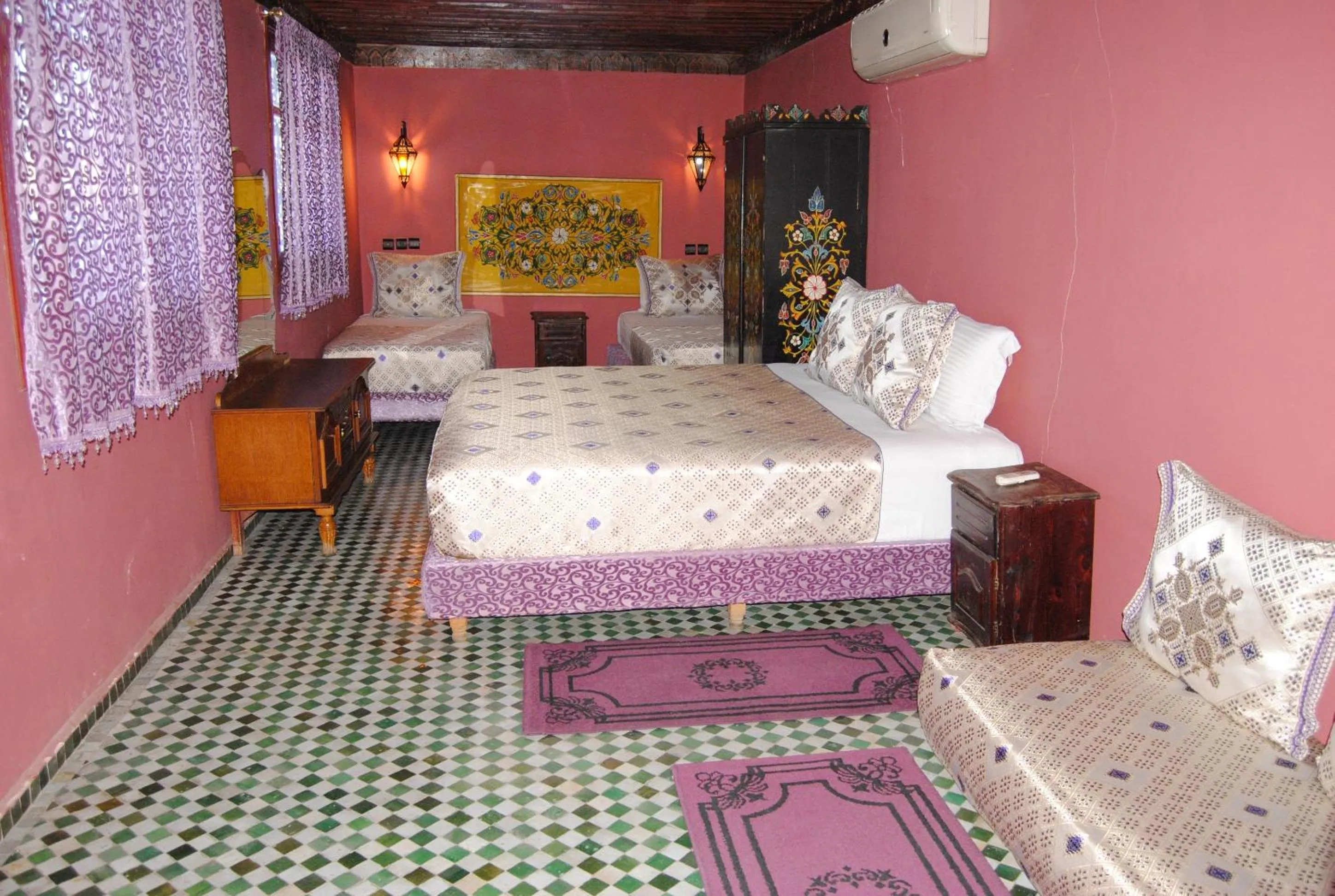 Seating area, Bed in Riad El Bacha