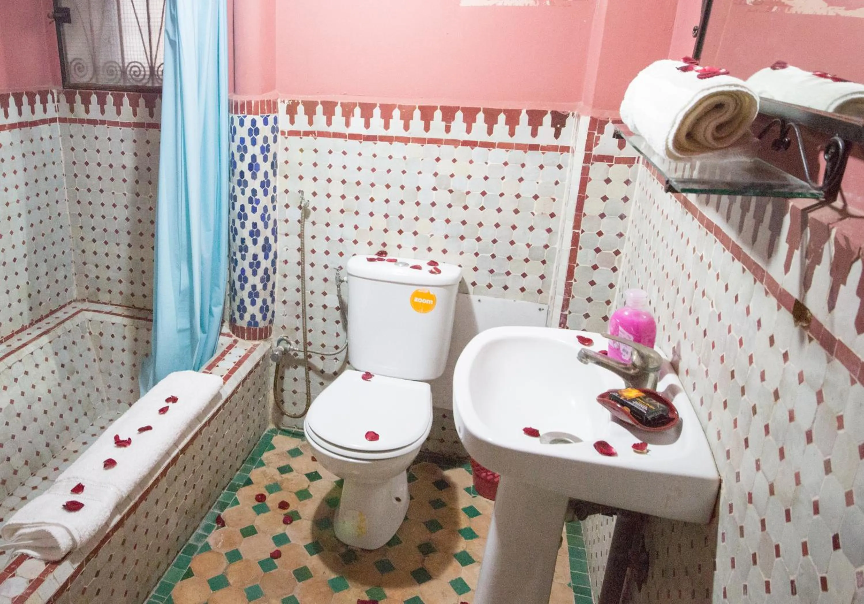 Shower in Riad El Bacha