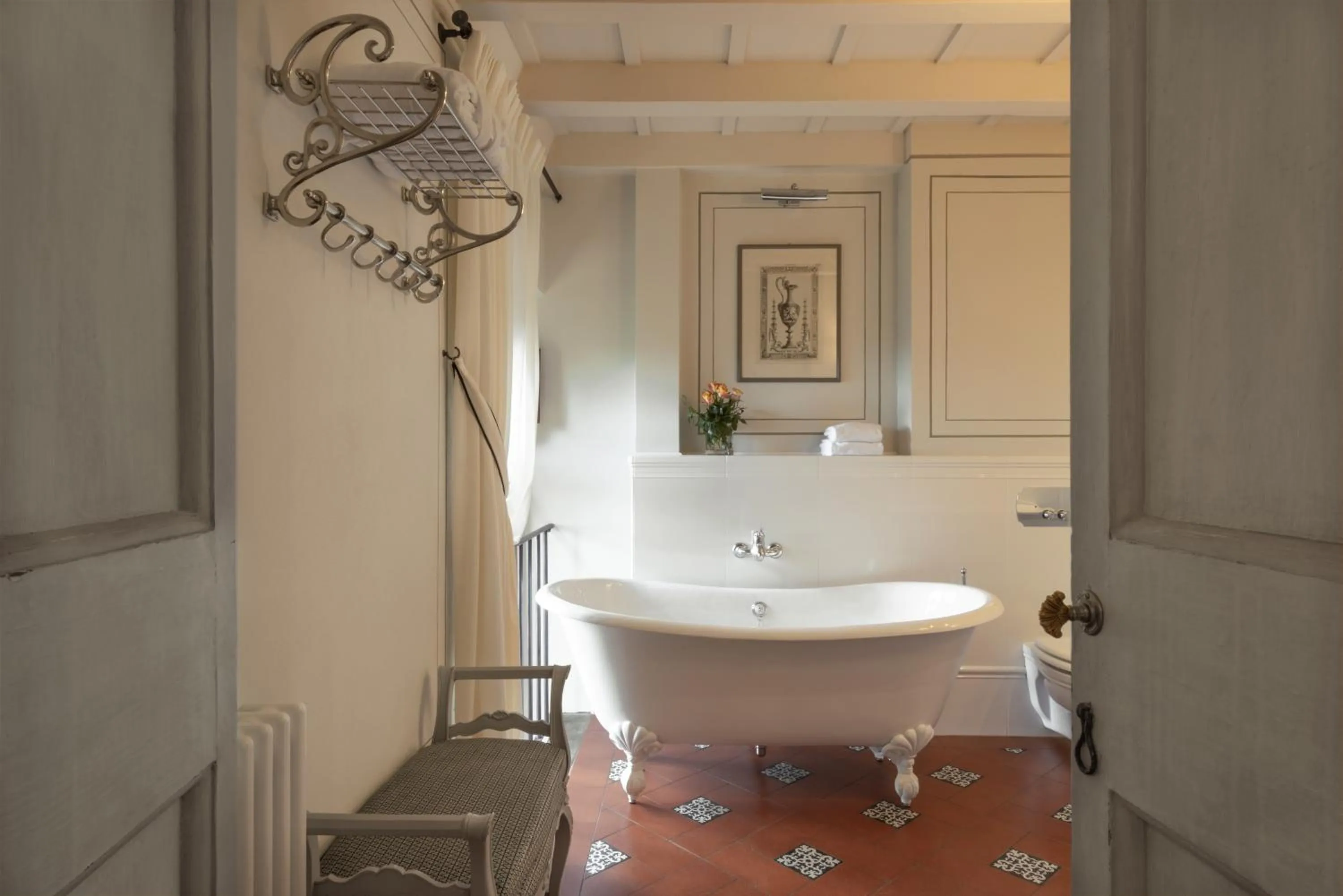 Shower in Torre a Cona Wine Estate