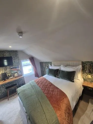 The Curious Pig in the Parlour