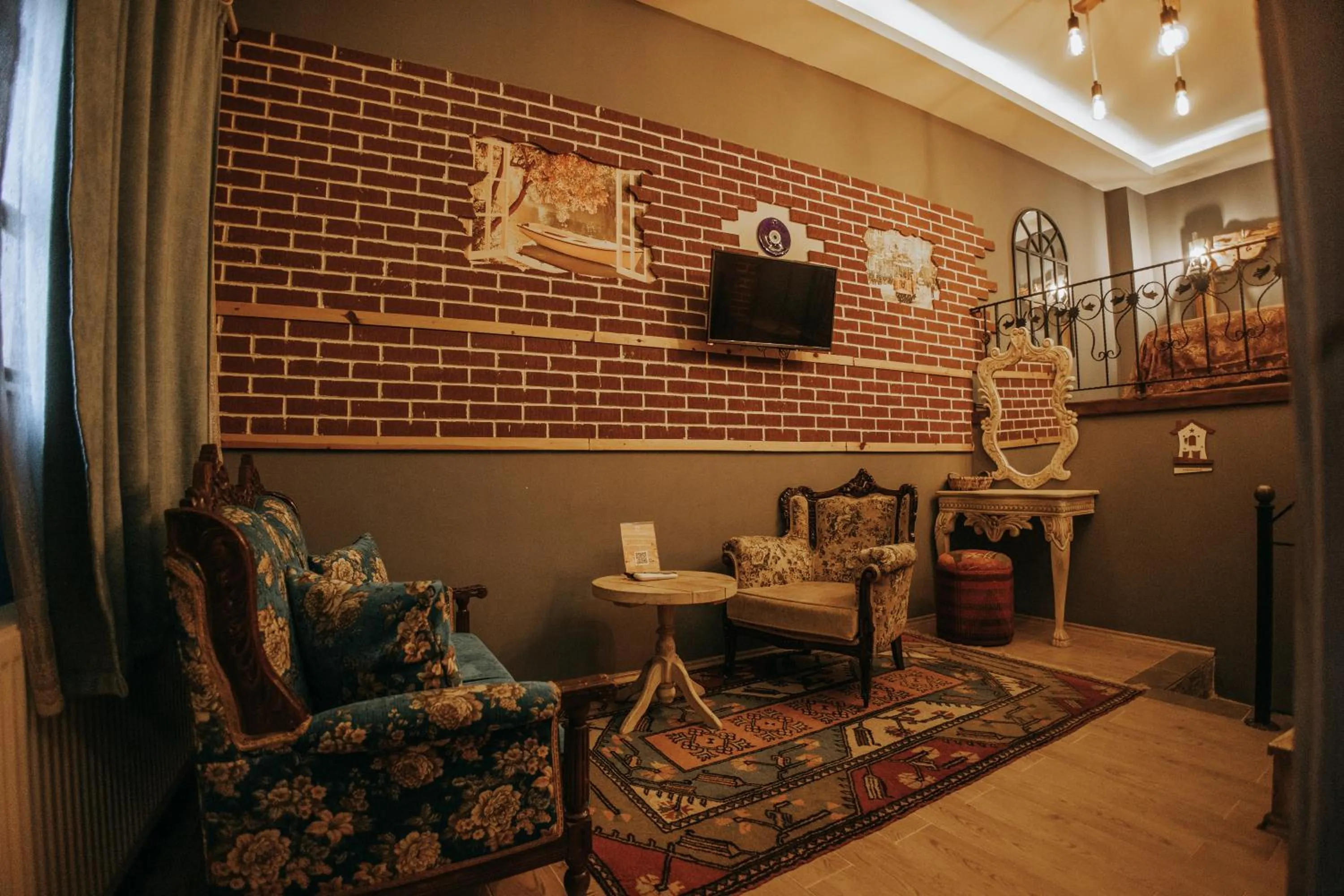 TV and multimedia in Vintage Cave House Hotel