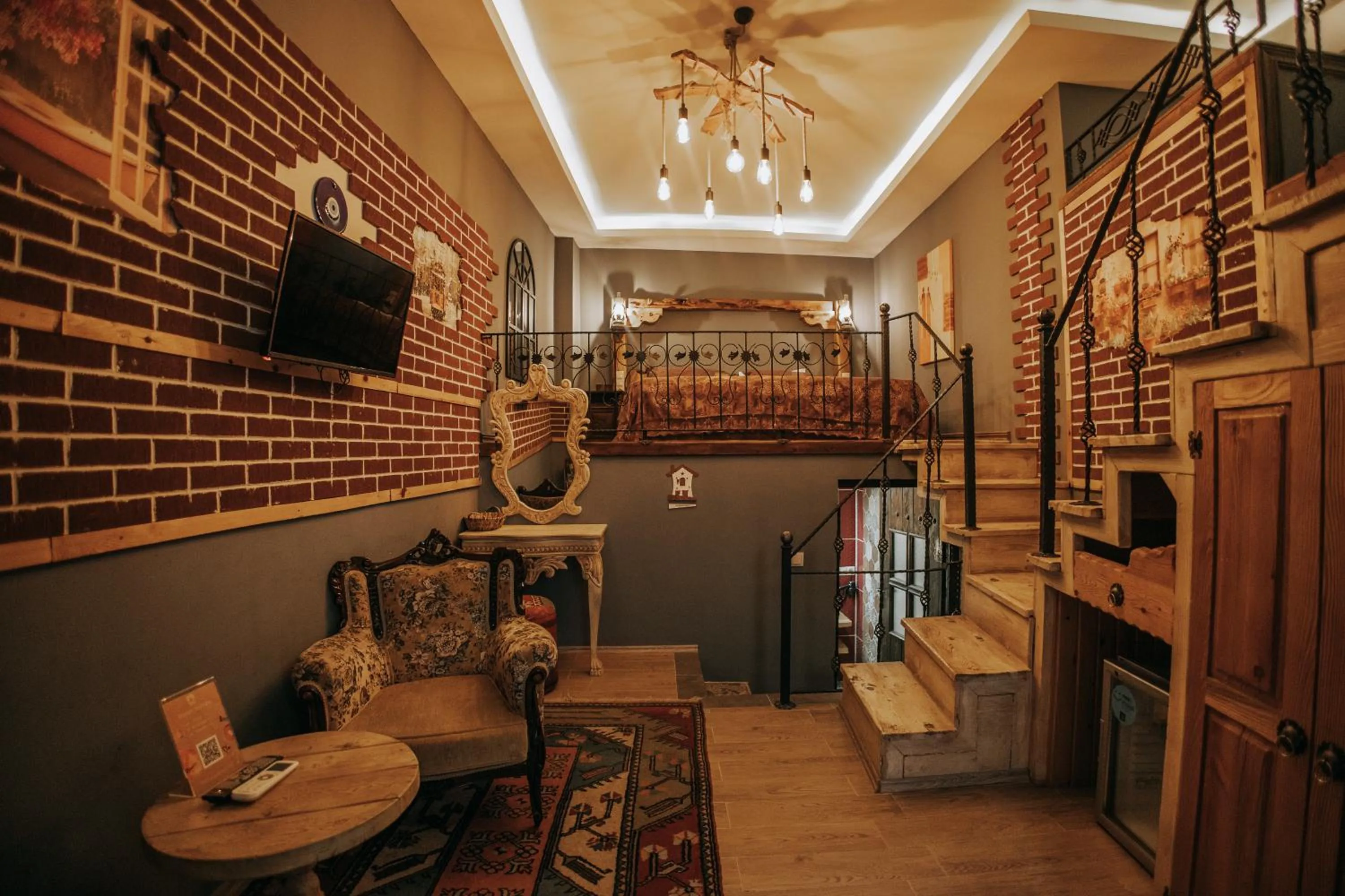 TV and multimedia in Vintage Cave House Hotel