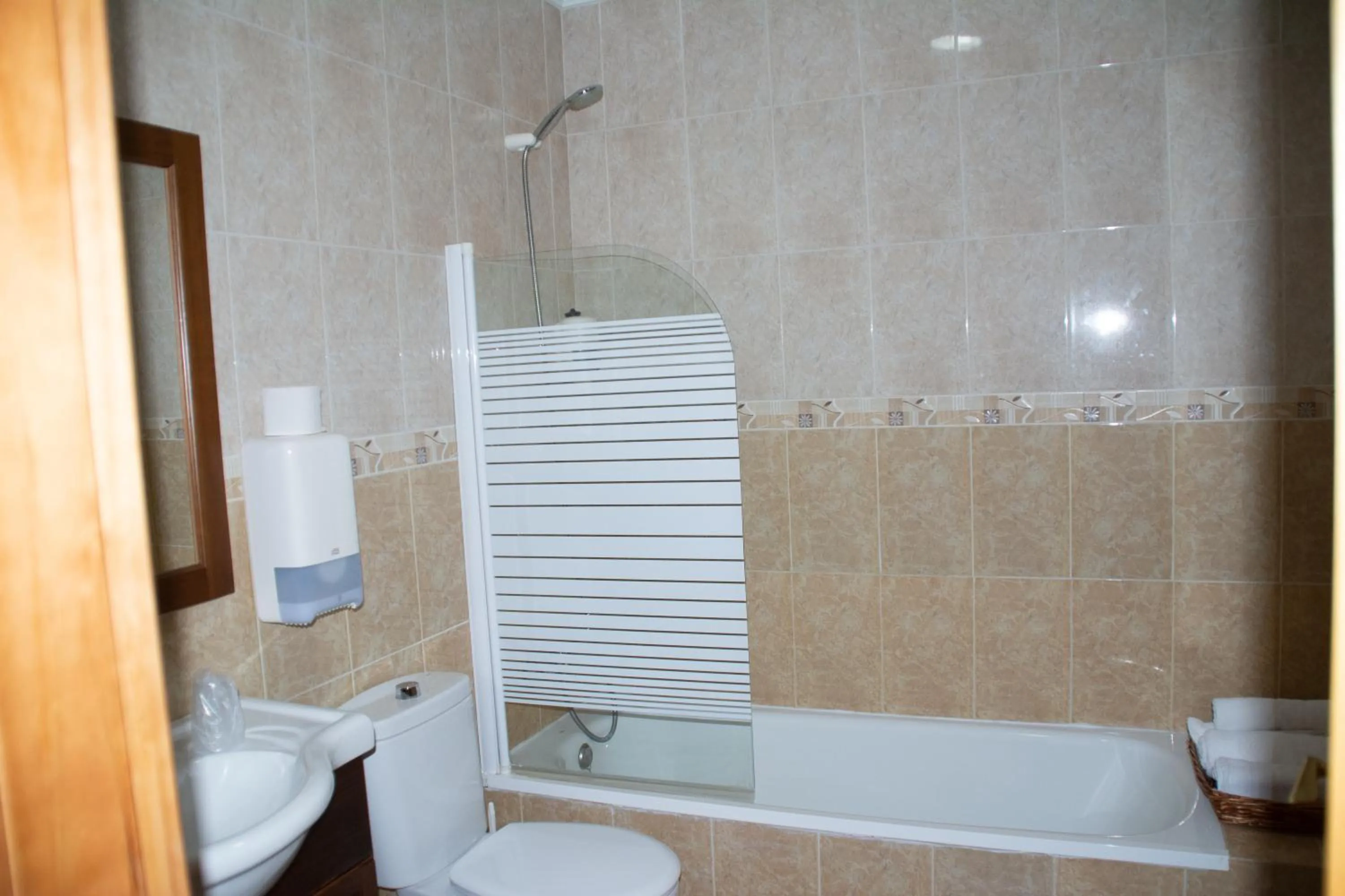 Bath in Hostal Rural La Plata Parking Incluido