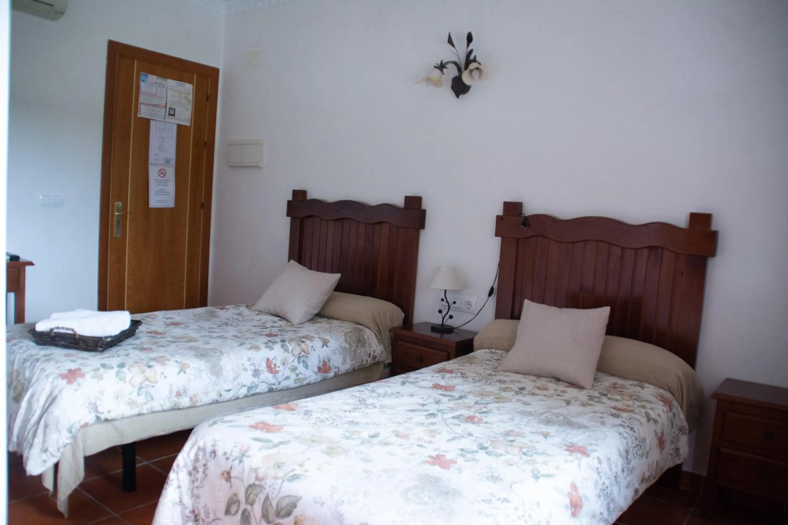 Bed in Hostal Rural La Plata Parking Incluido