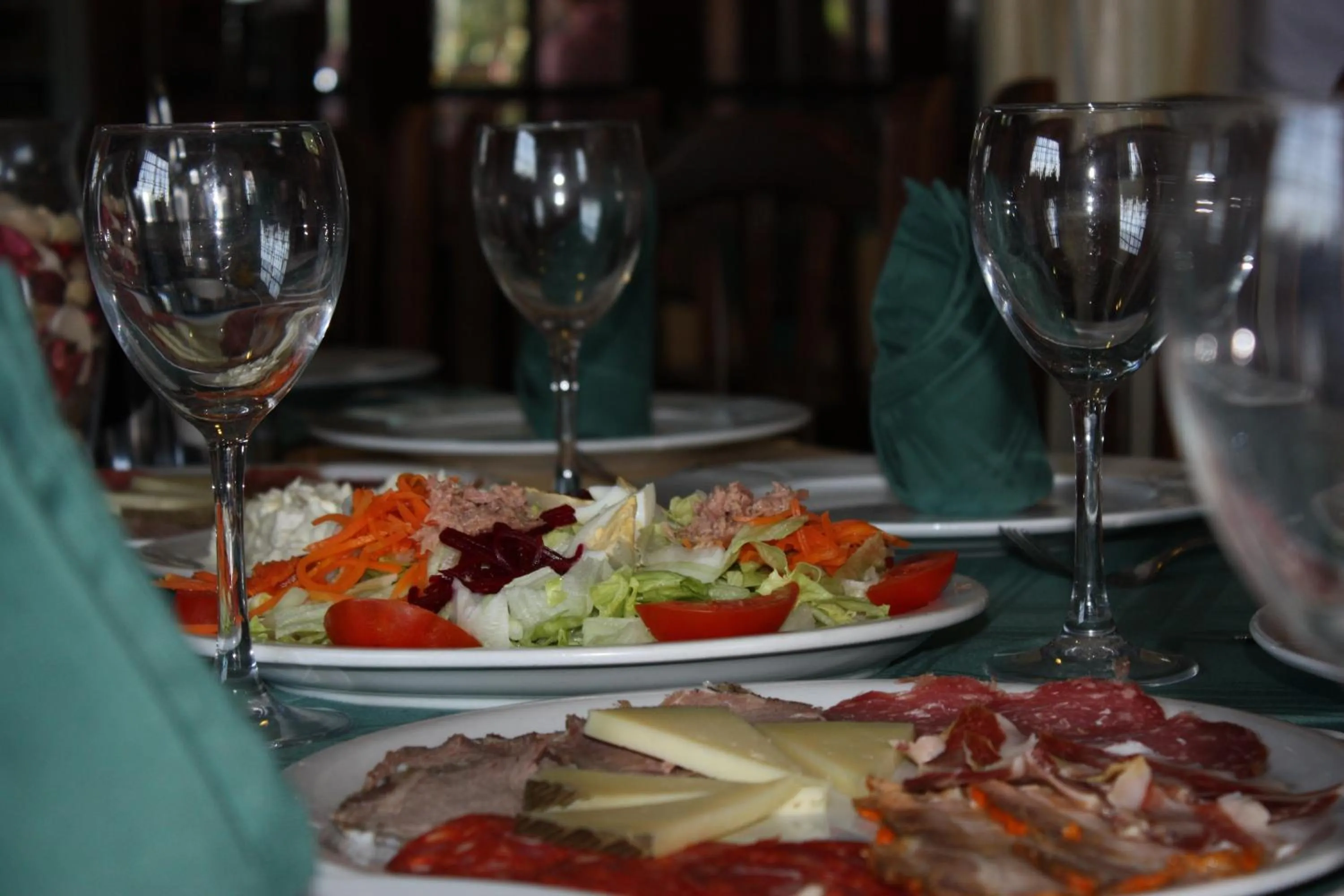 Lunch in Hostal Rural La Plata Parking Incluido