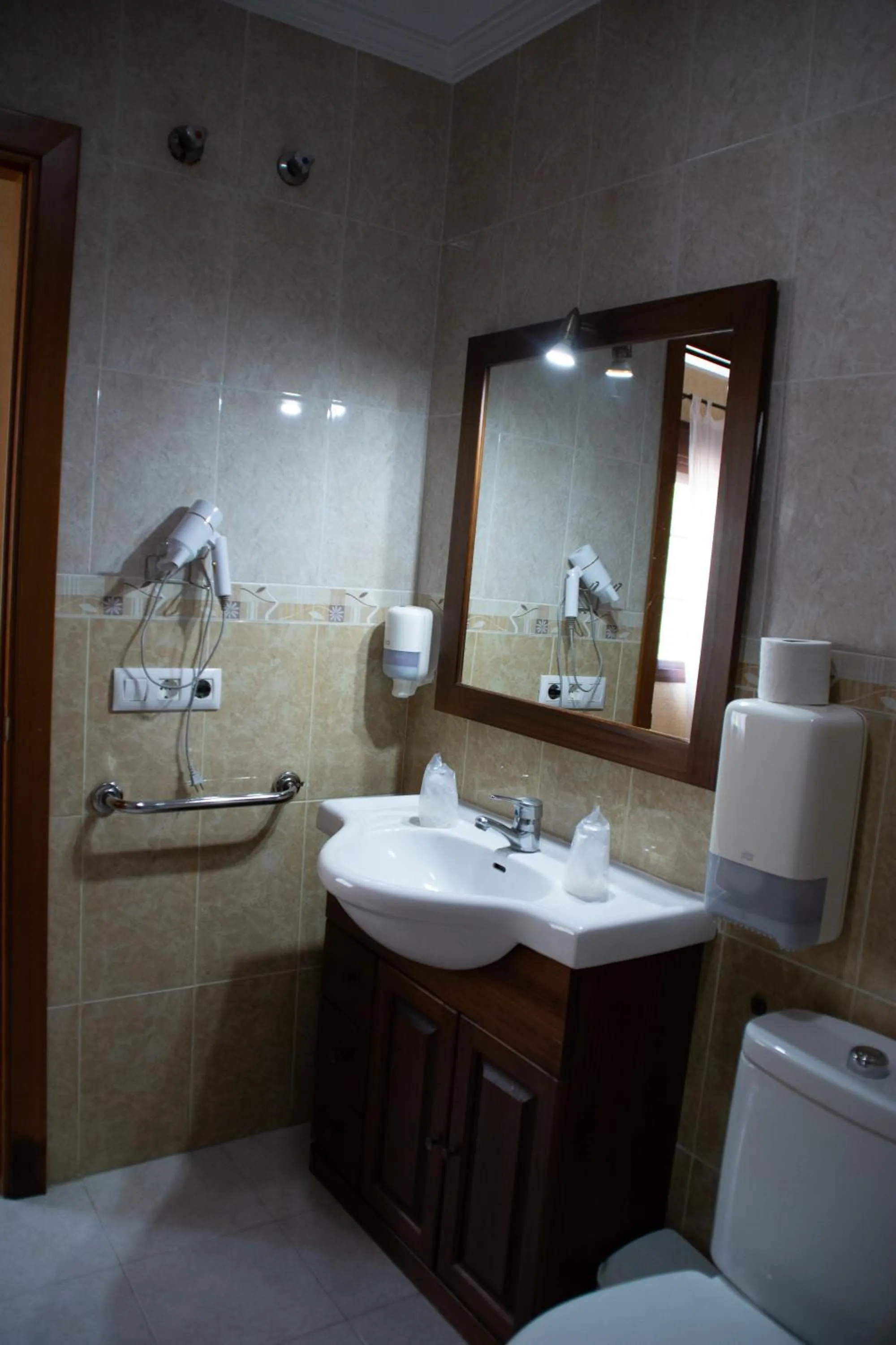 Shower in Hostal Rural La Plata Parking Incluido