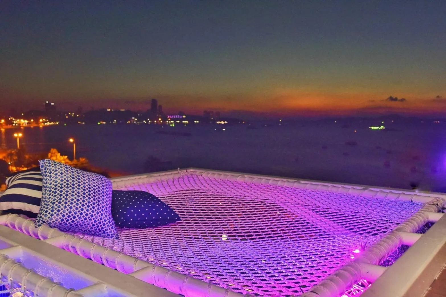 Restaurant/places to eat in Pattaya Sea View Hotel - SHA Extra Plus