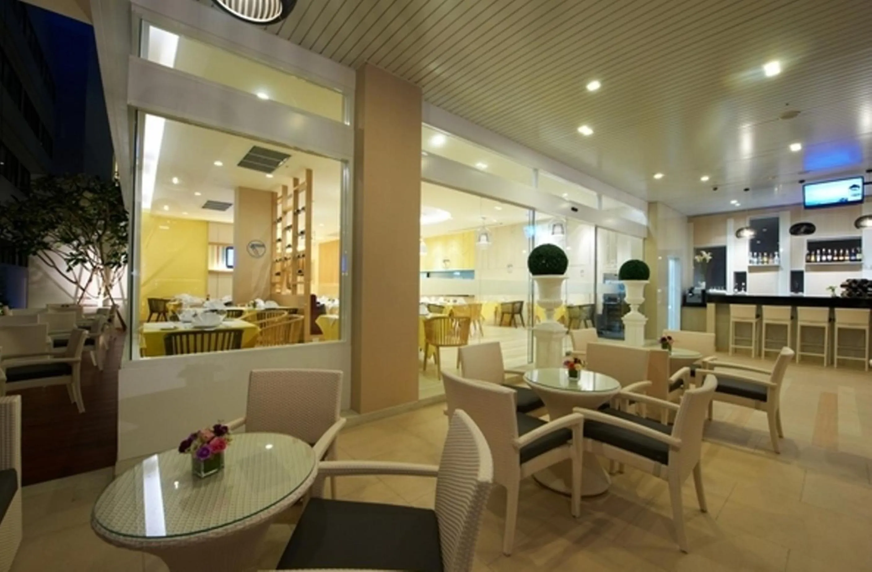 Restaurant/places to eat in Pattaya Sea View Hotel - SHA Extra Plus