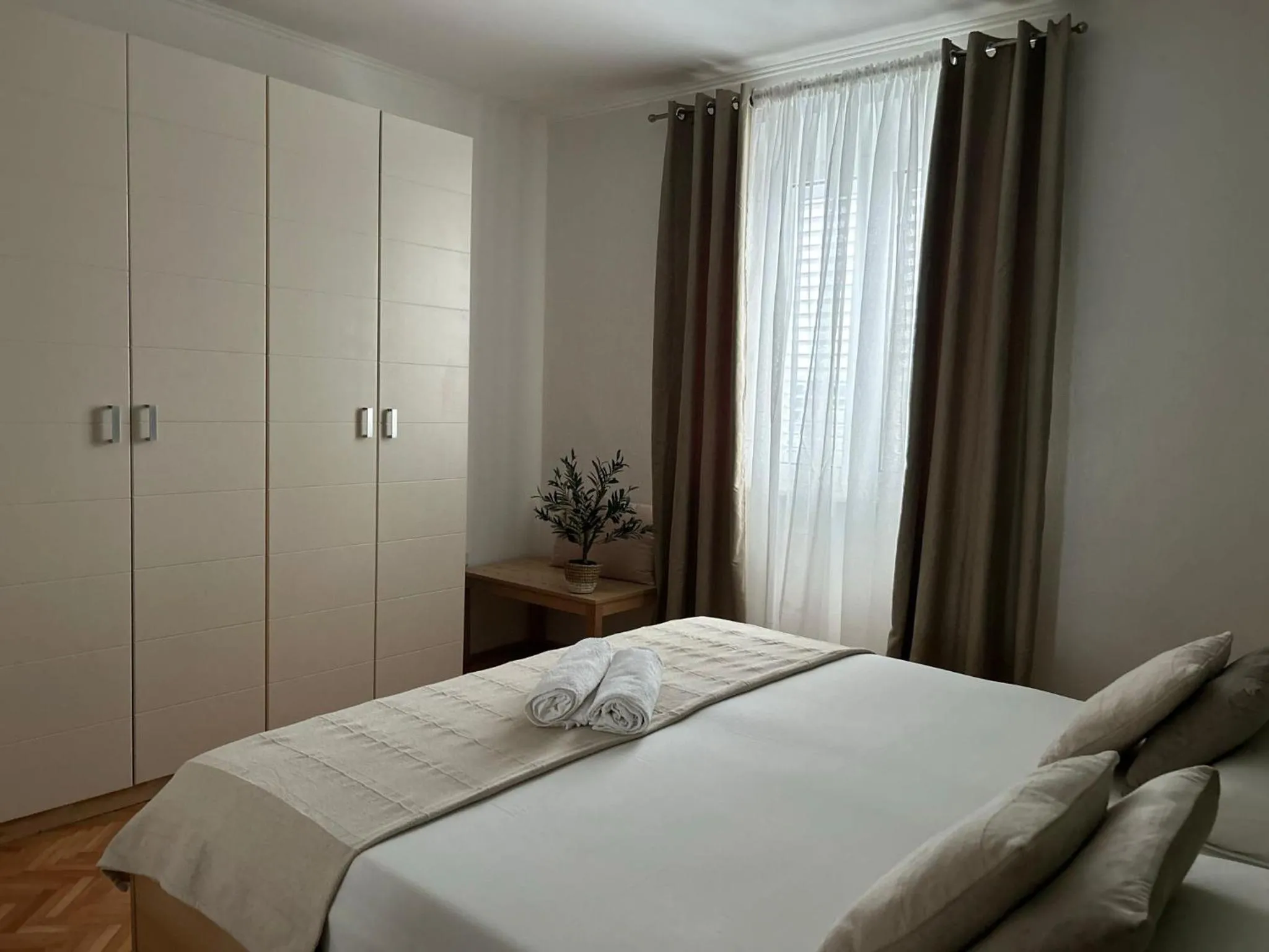 Bedroom, Bed in Perina Apartment - free parking