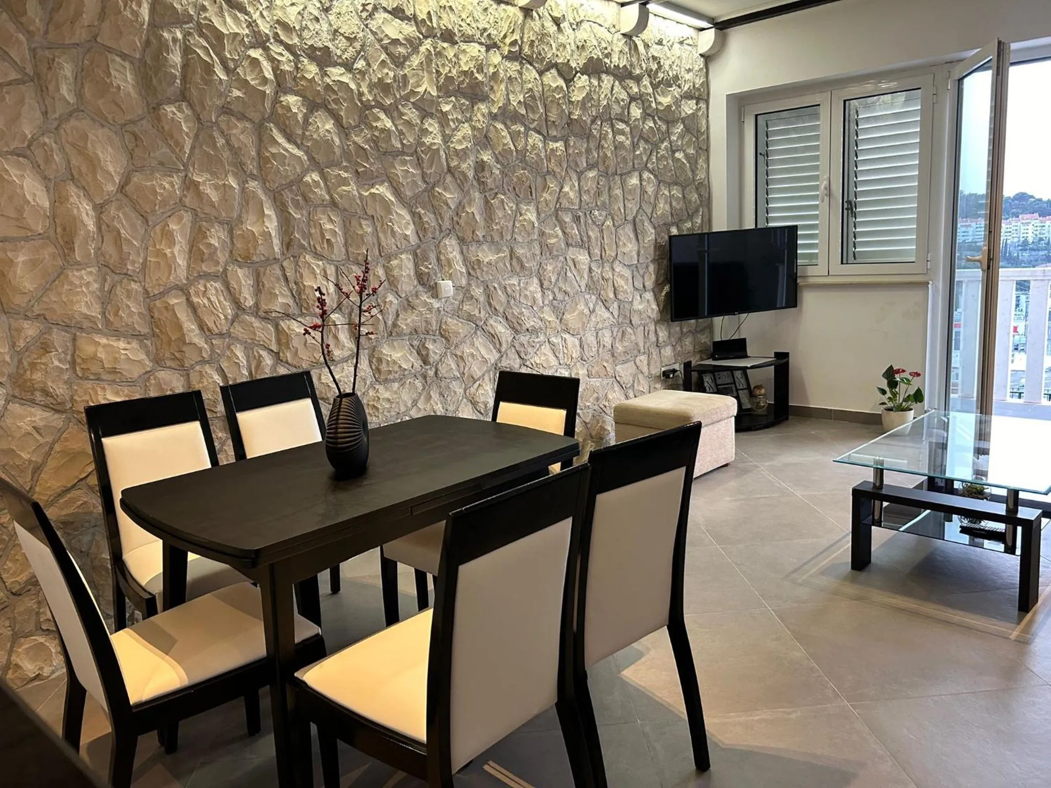 Living room in Perina Apartment - free parking