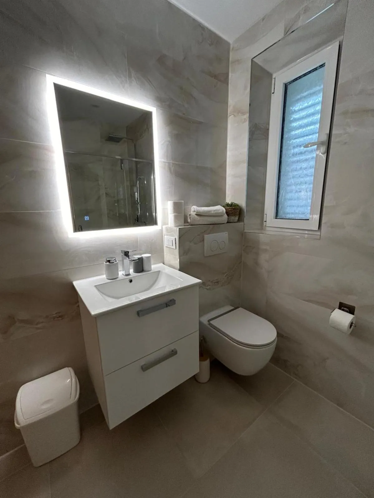 Toilet in Perina Apartment - free parking