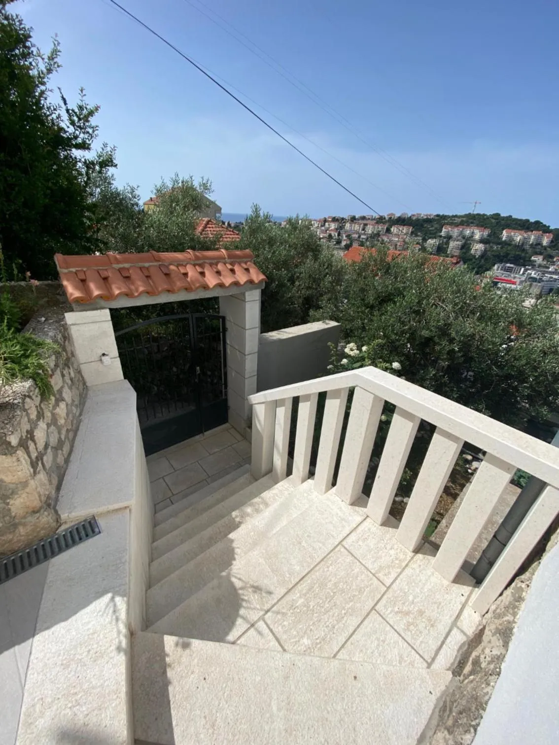 Facade/entrance in Perina Apartment - free parking