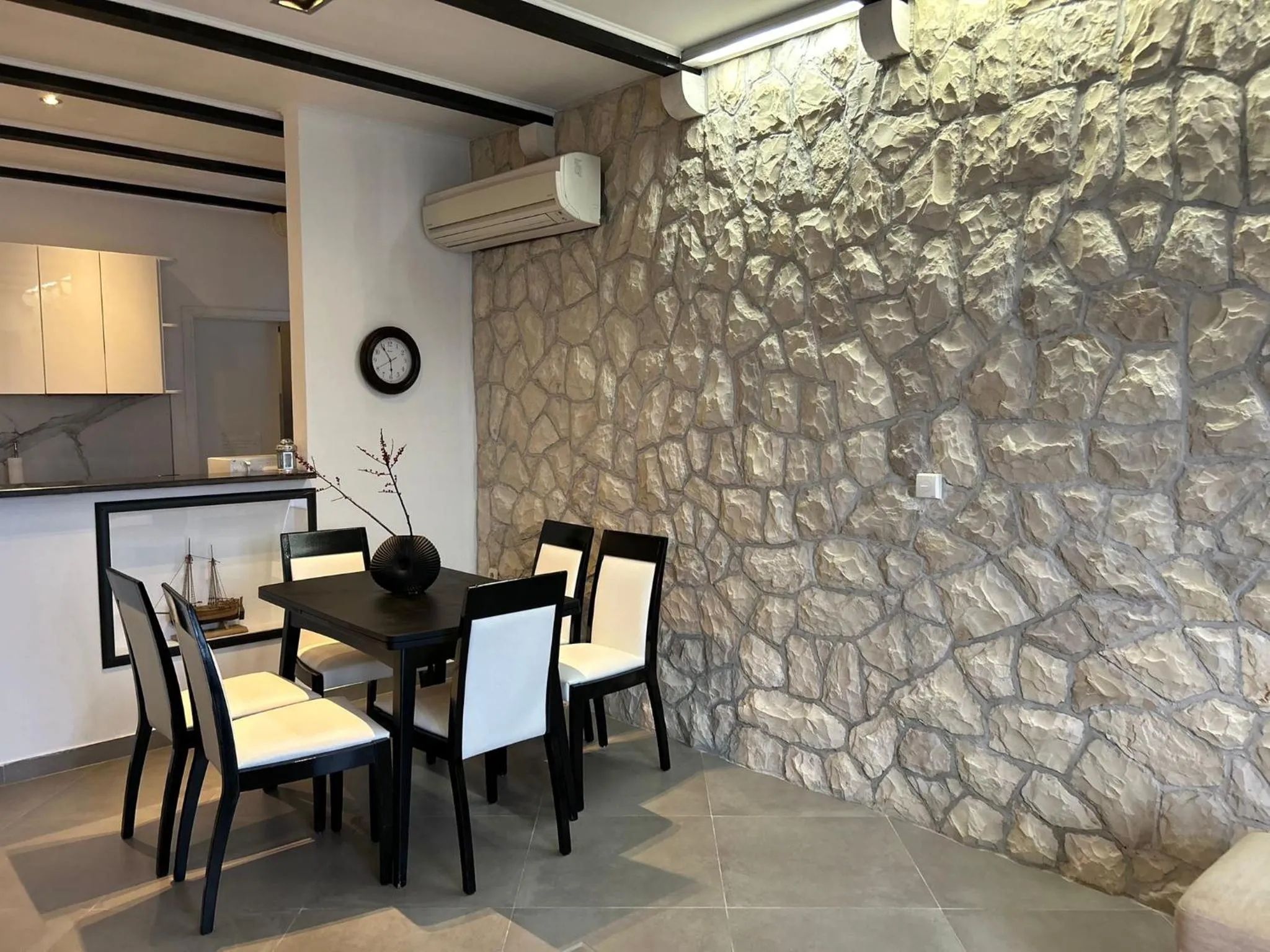 Living room in Perina Apartment - free parking