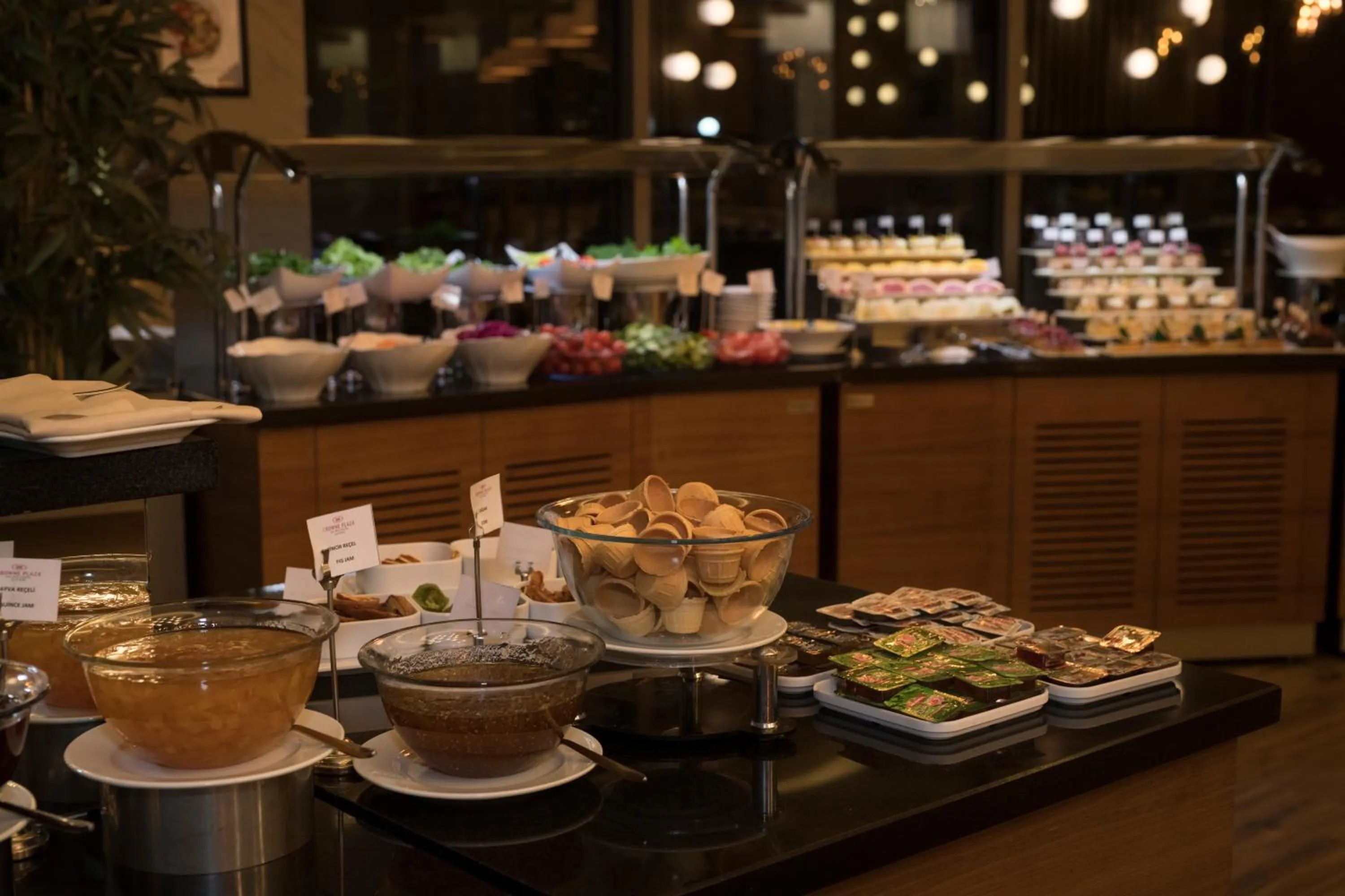 Food and drinks in Crowne Plaza Kayseri by IHG