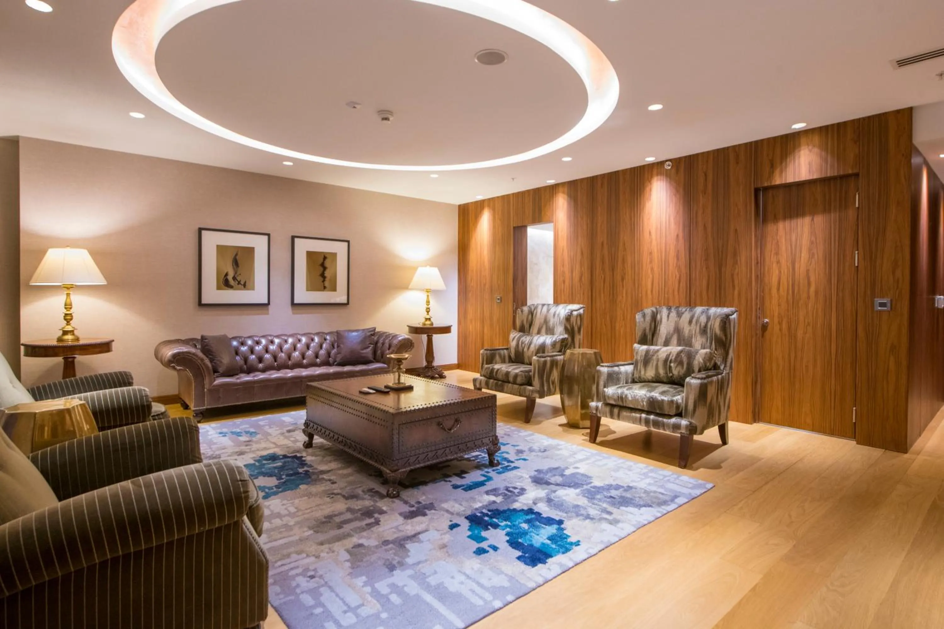 Living room in Crowne Plaza Kayseri by IHG