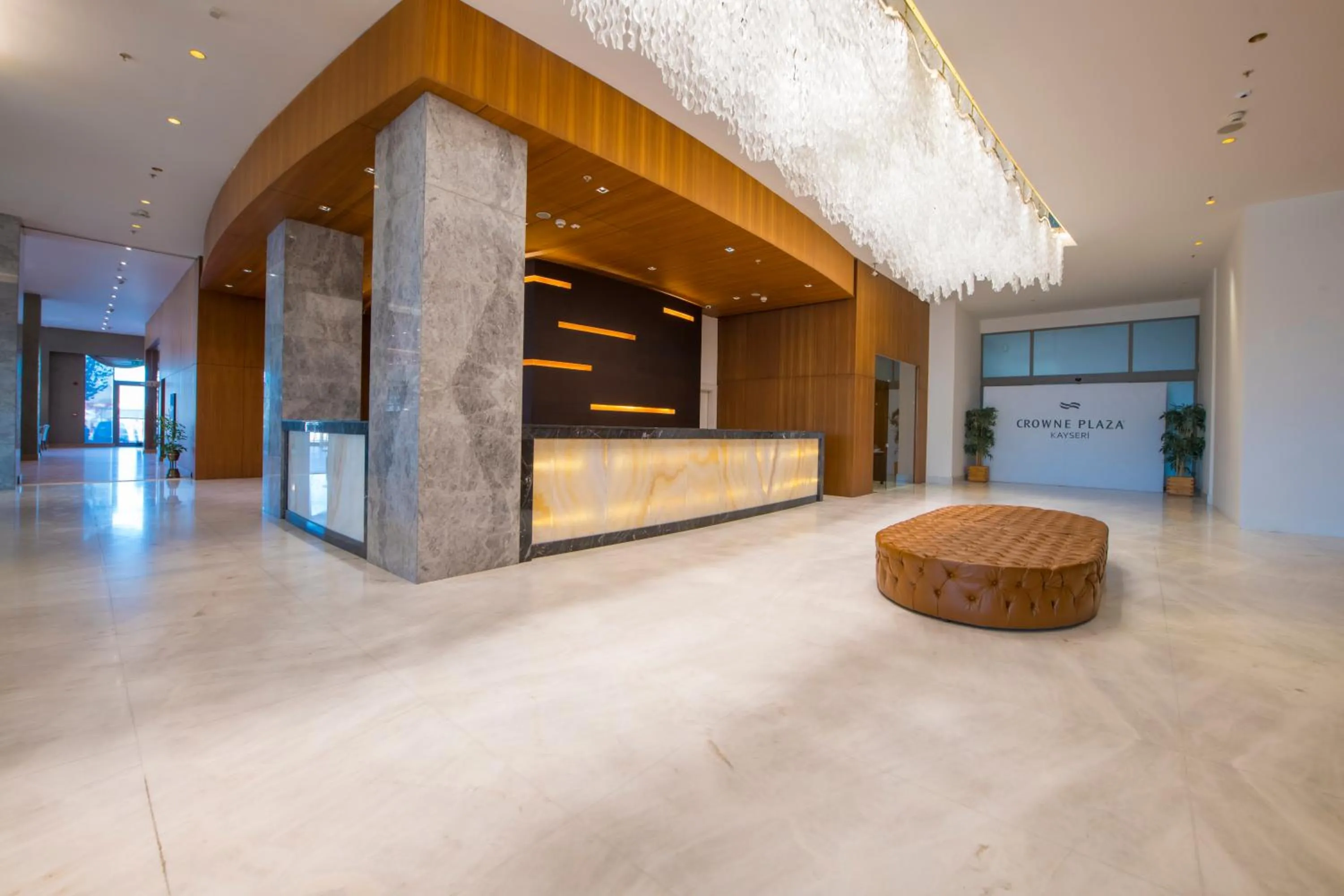 Lobby or reception in Crowne Plaza Kayseri by IHG