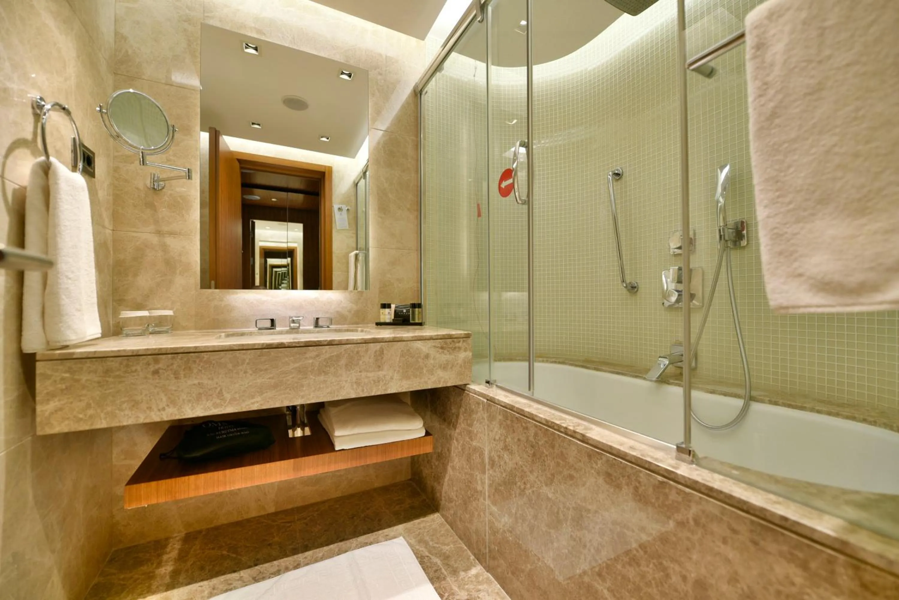 Deluxe Suite in Ommer Hotel