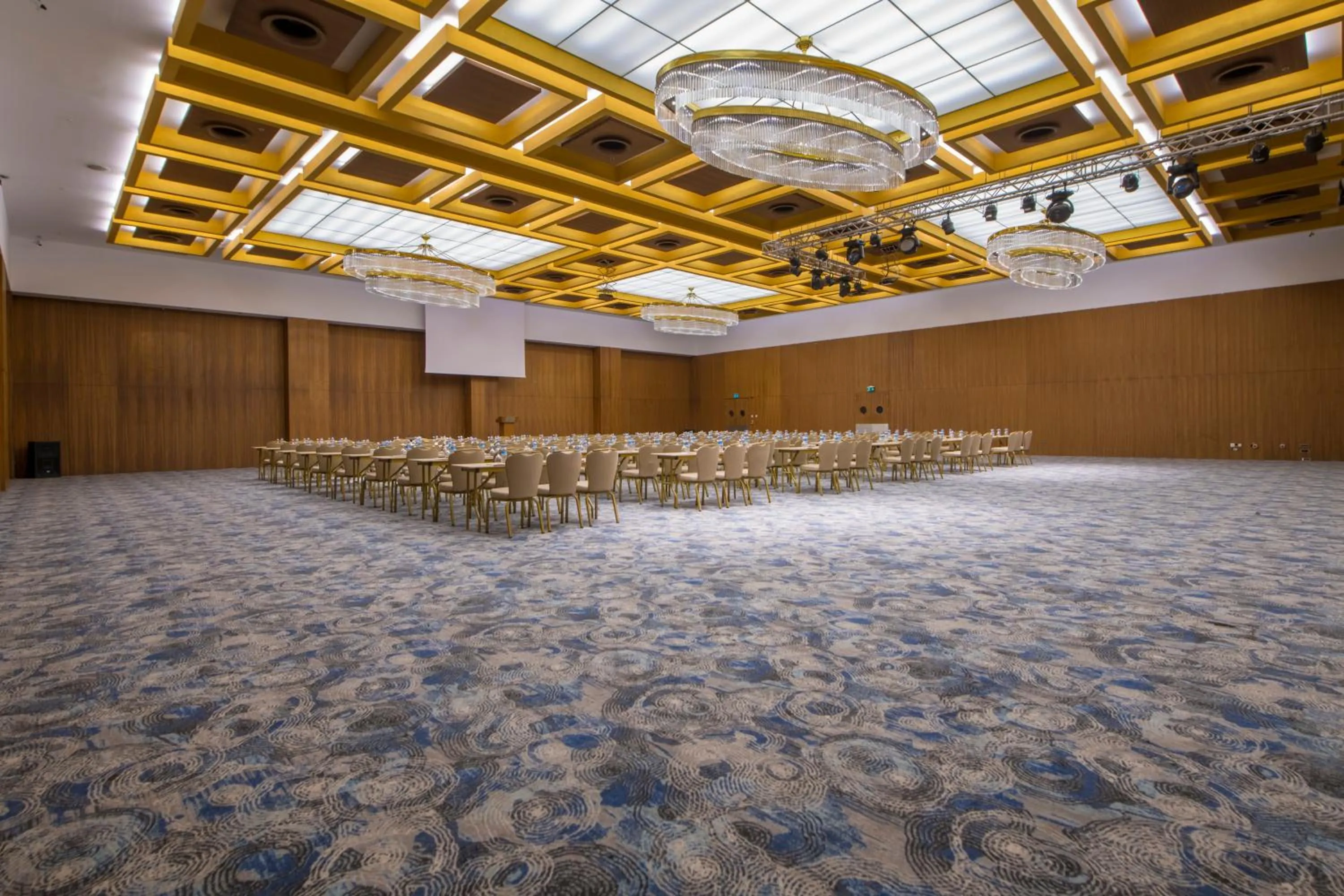 Meeting/conference room in Crowne Plaza Kayseri by IHG