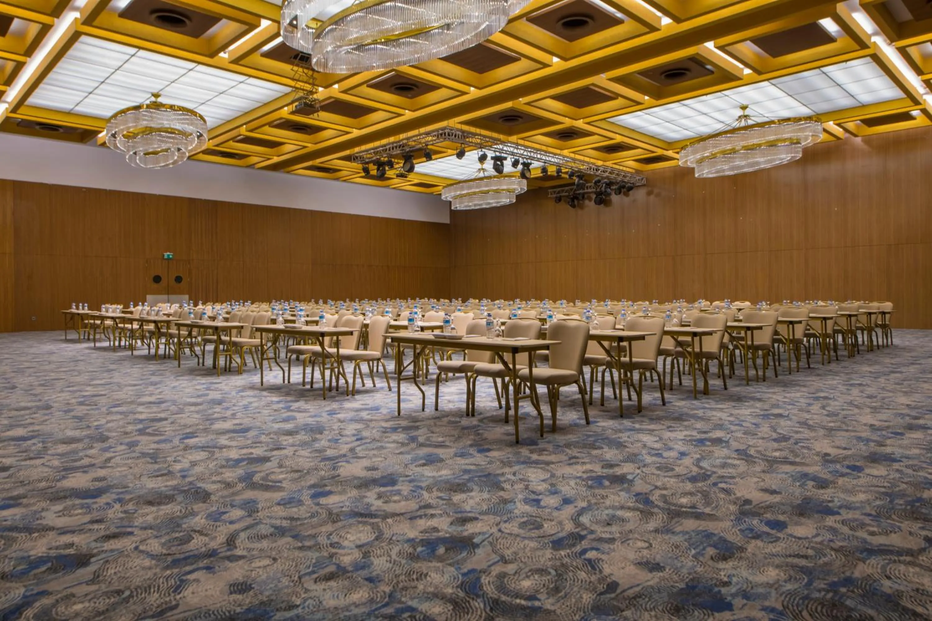 Meeting/conference room in Crowne Plaza Kayseri by IHG