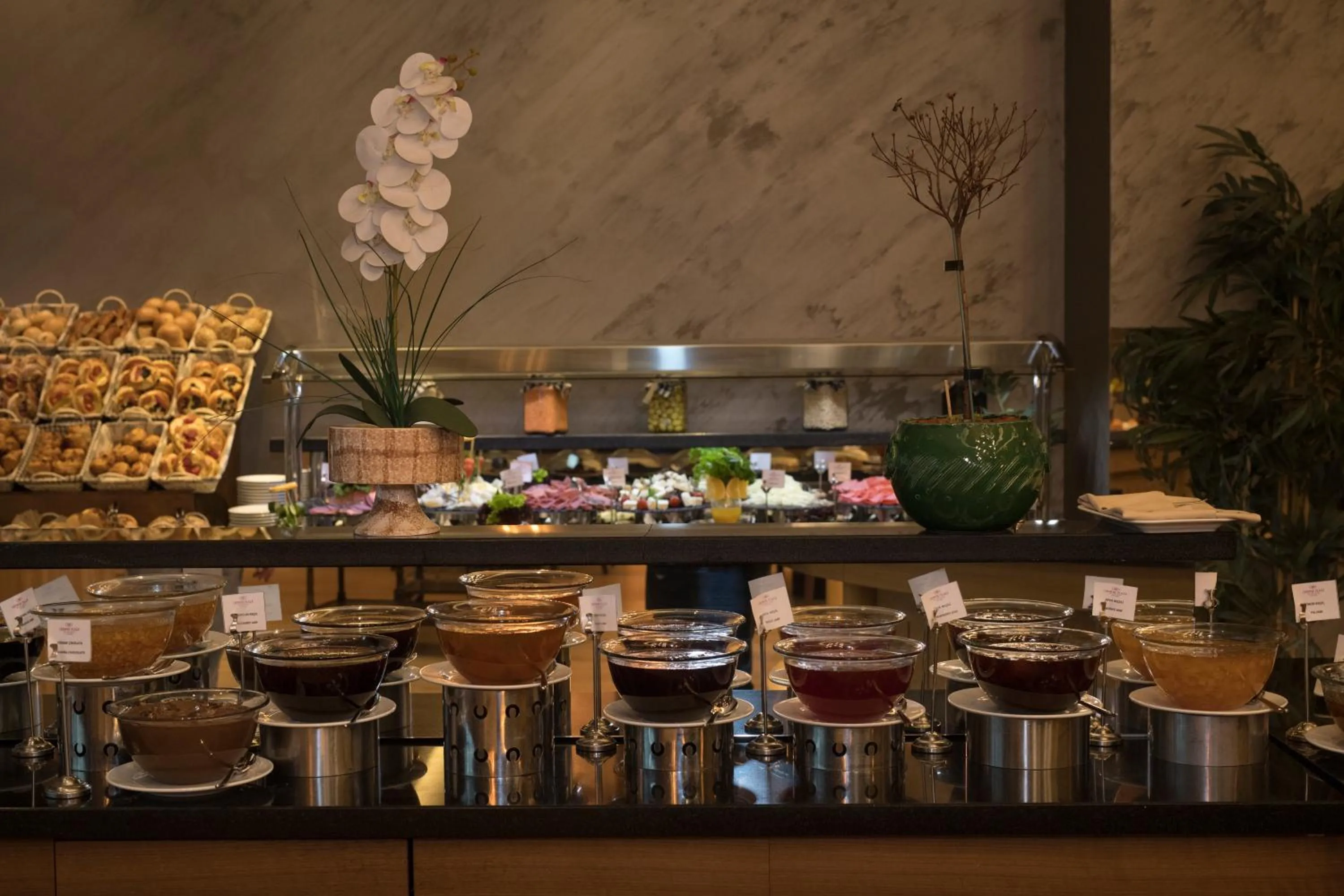 Food and drinks in Crowne Plaza Kayseri by IHG