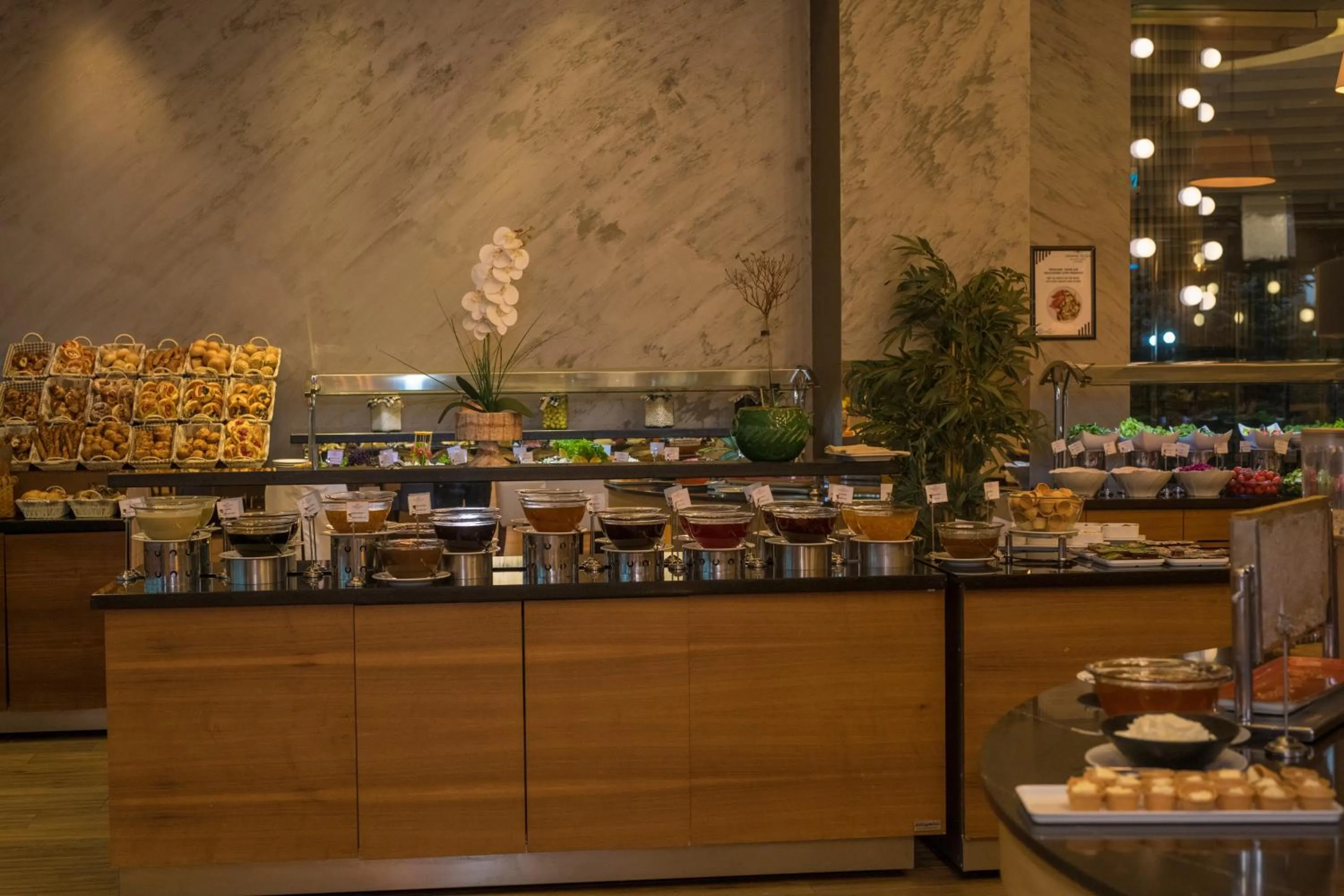 Coffee/tea facilities in Crowne Plaza Kayseri by IHG