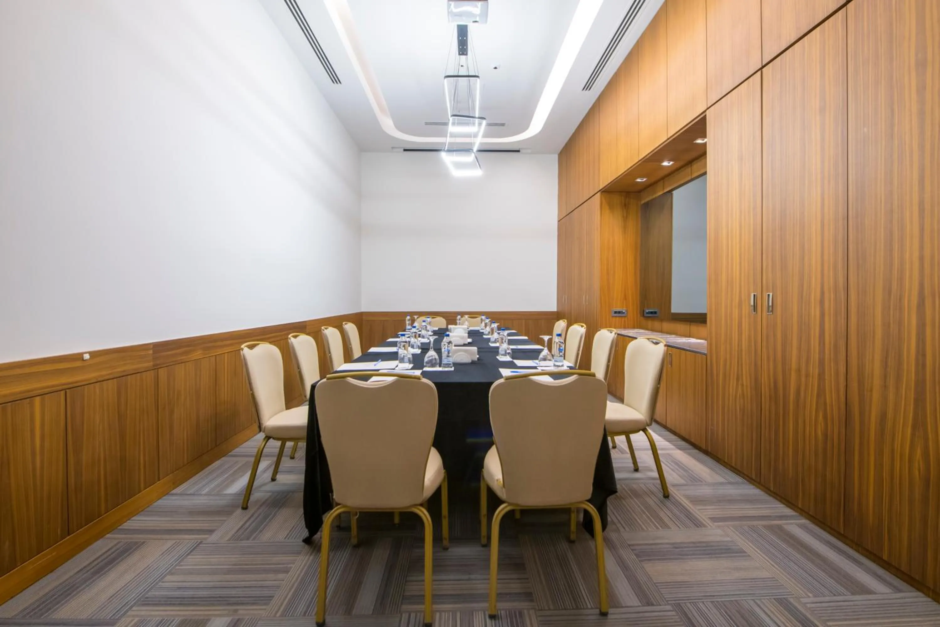 Meeting/conference room in Crowne Plaza Kayseri by IHG