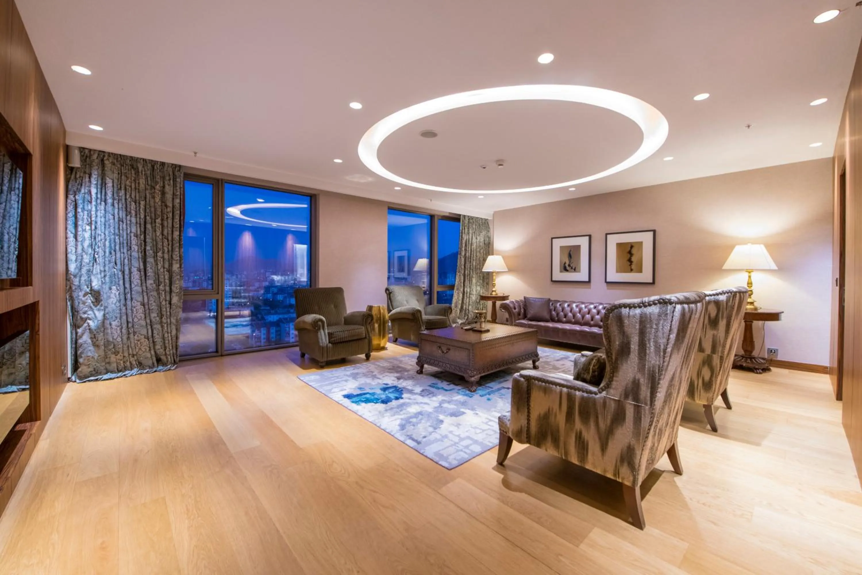 Living room in Crowne Plaza Kayseri by IHG