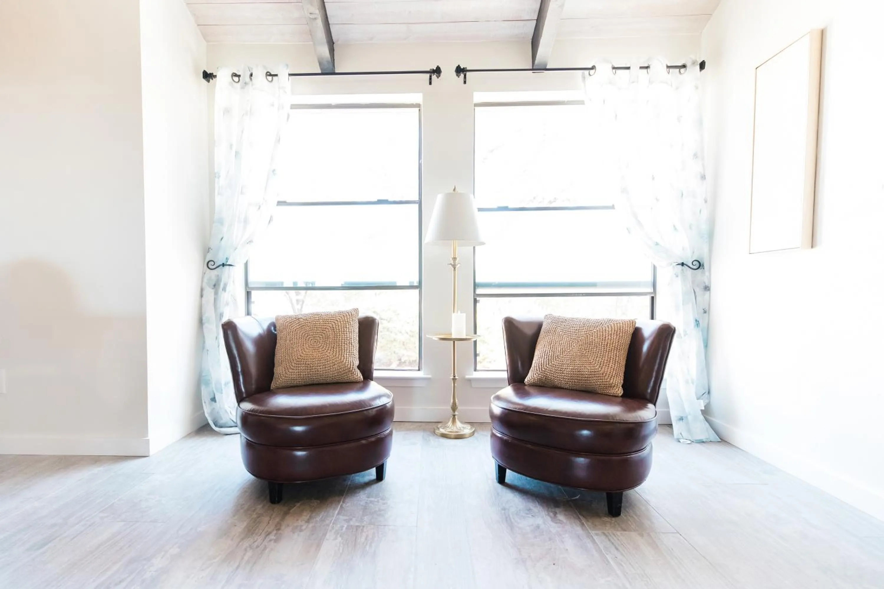 Seating area in Moon Ranch - a gateway to Yosemite