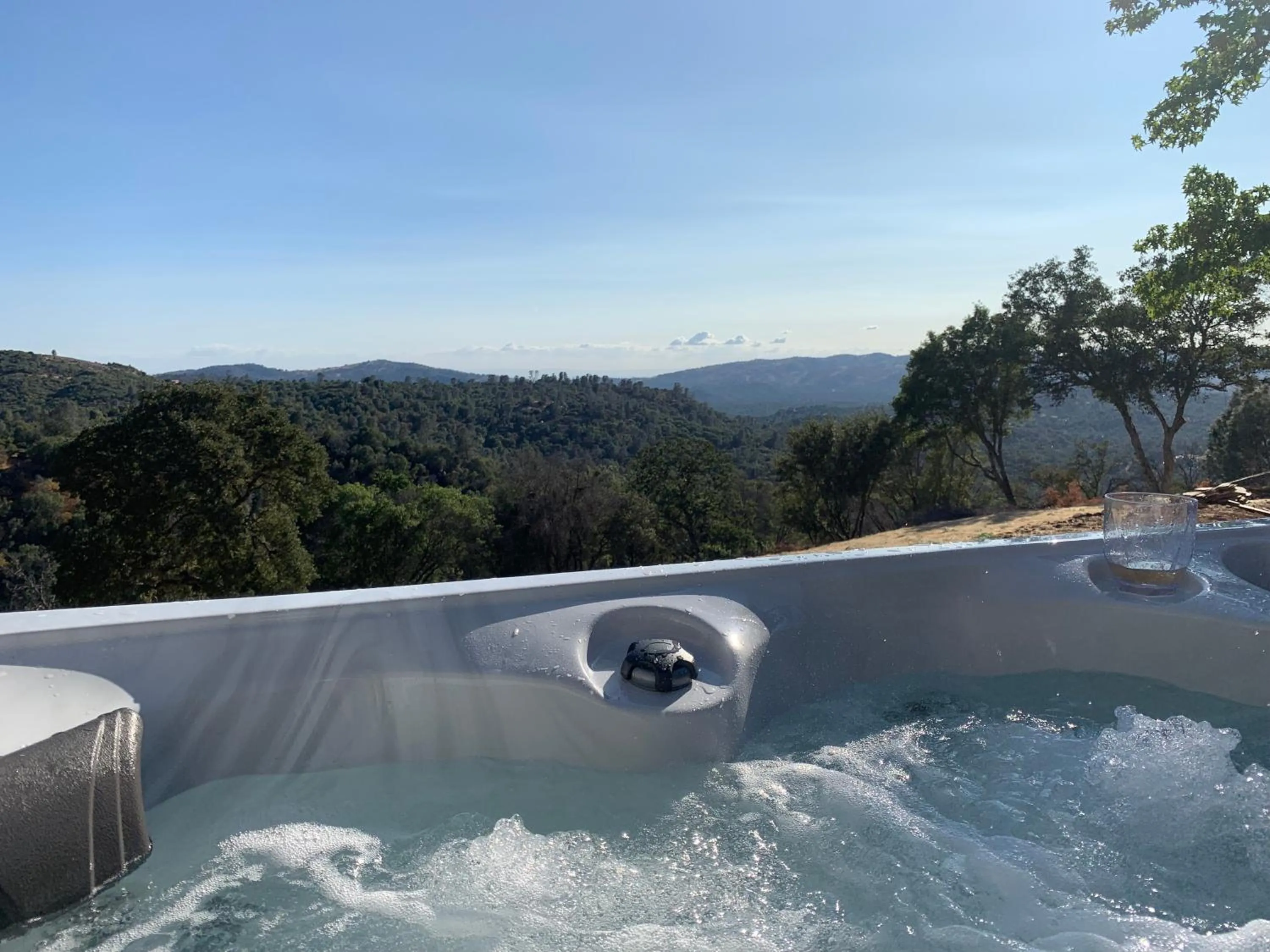 Mountain view in Moon Ranch - a gateway to Yosemite