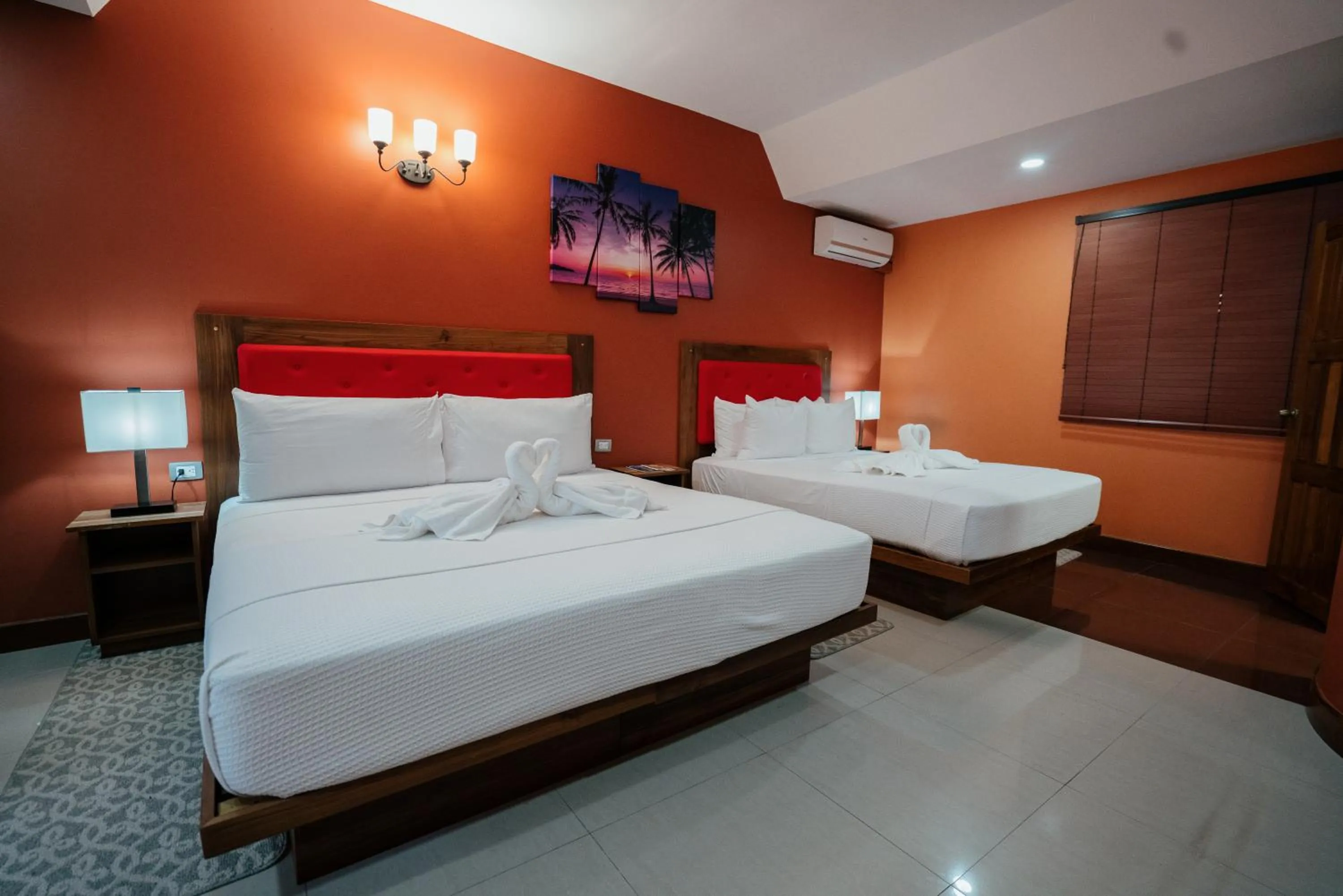 Photo of the whole room, Bed in Runway Hotel