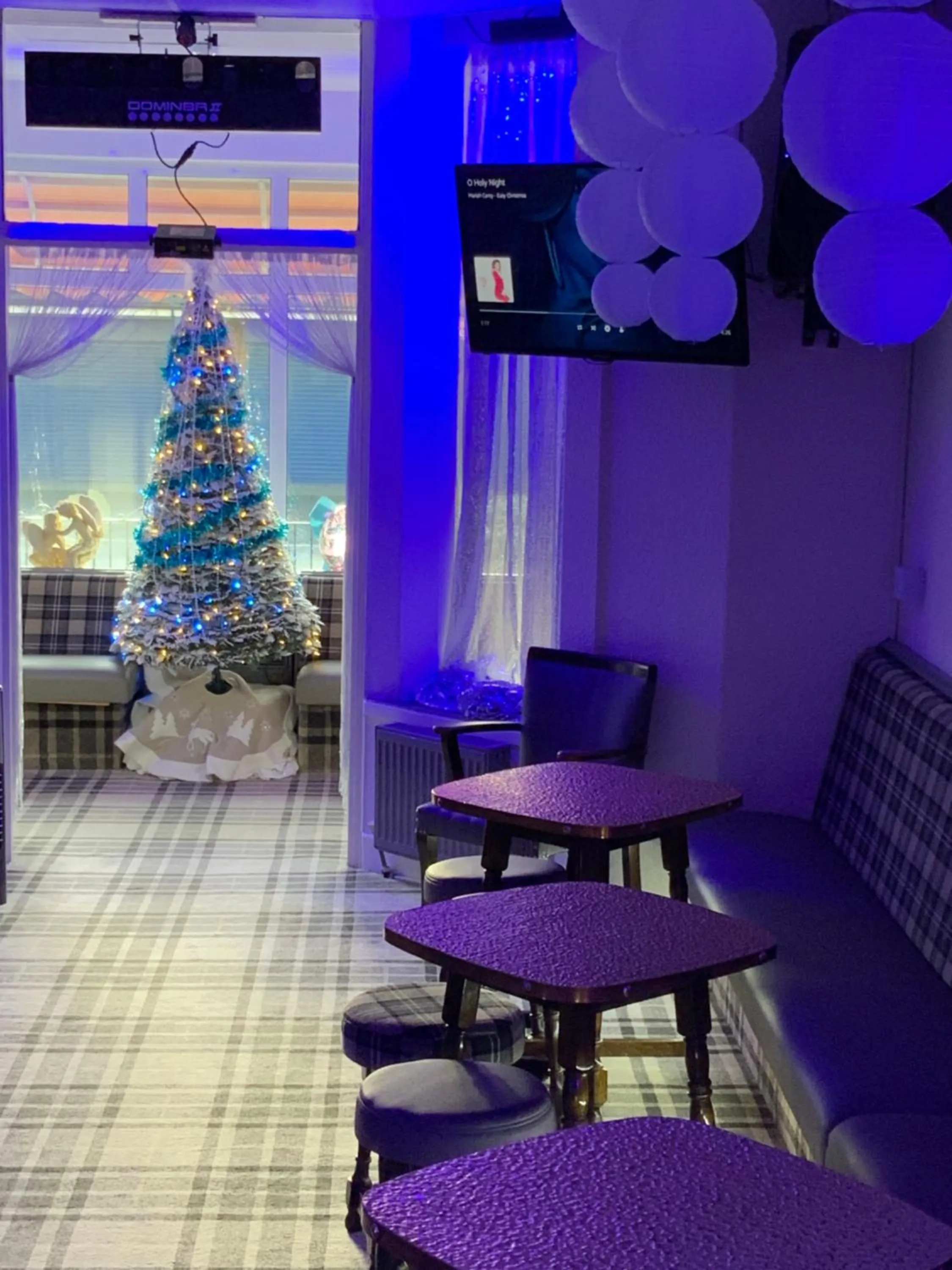 Communal lounge/ TV room in Granville Hotel