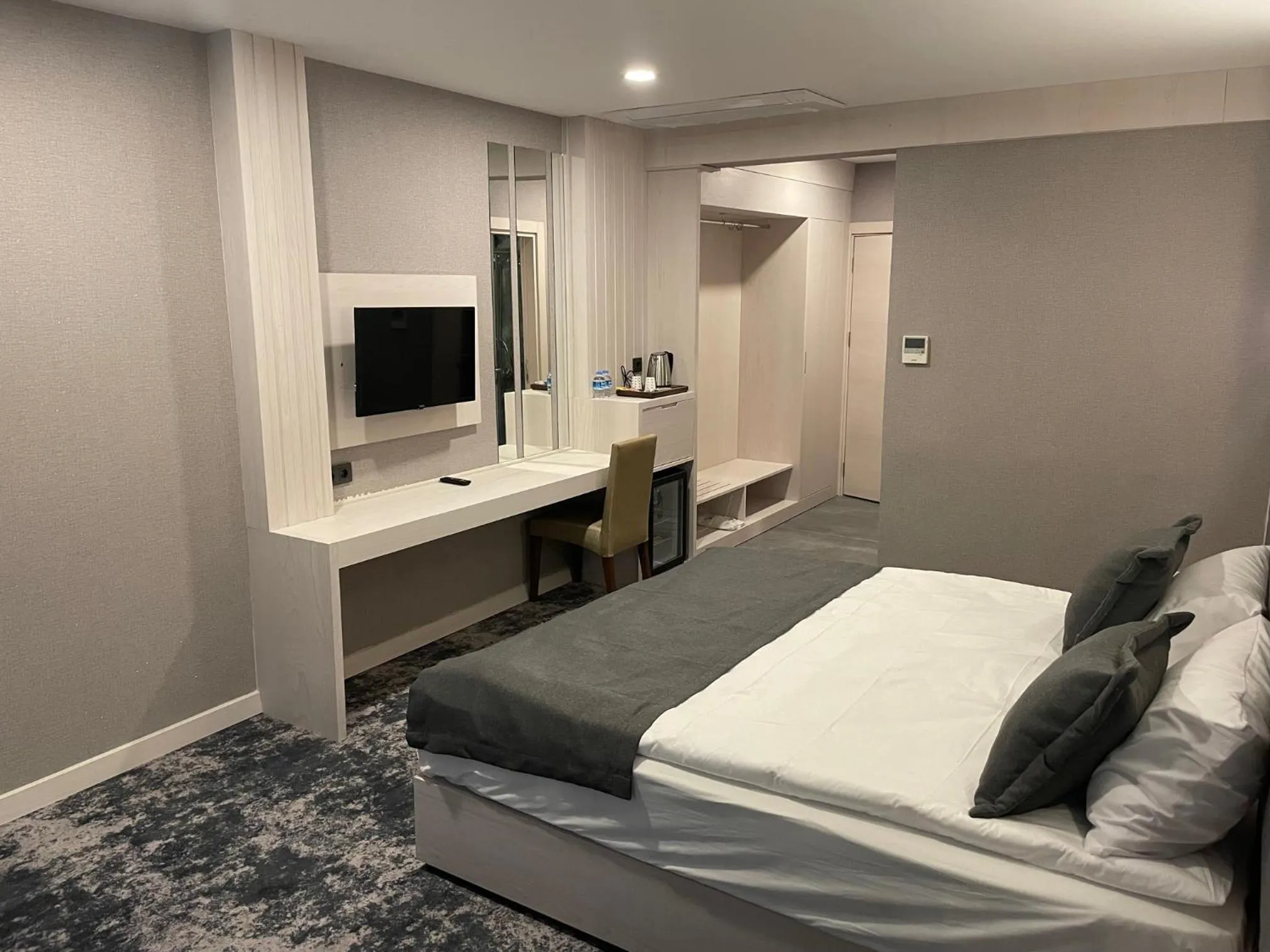 Photo of the whole room, Bed in Yeşilyurt Park Otel