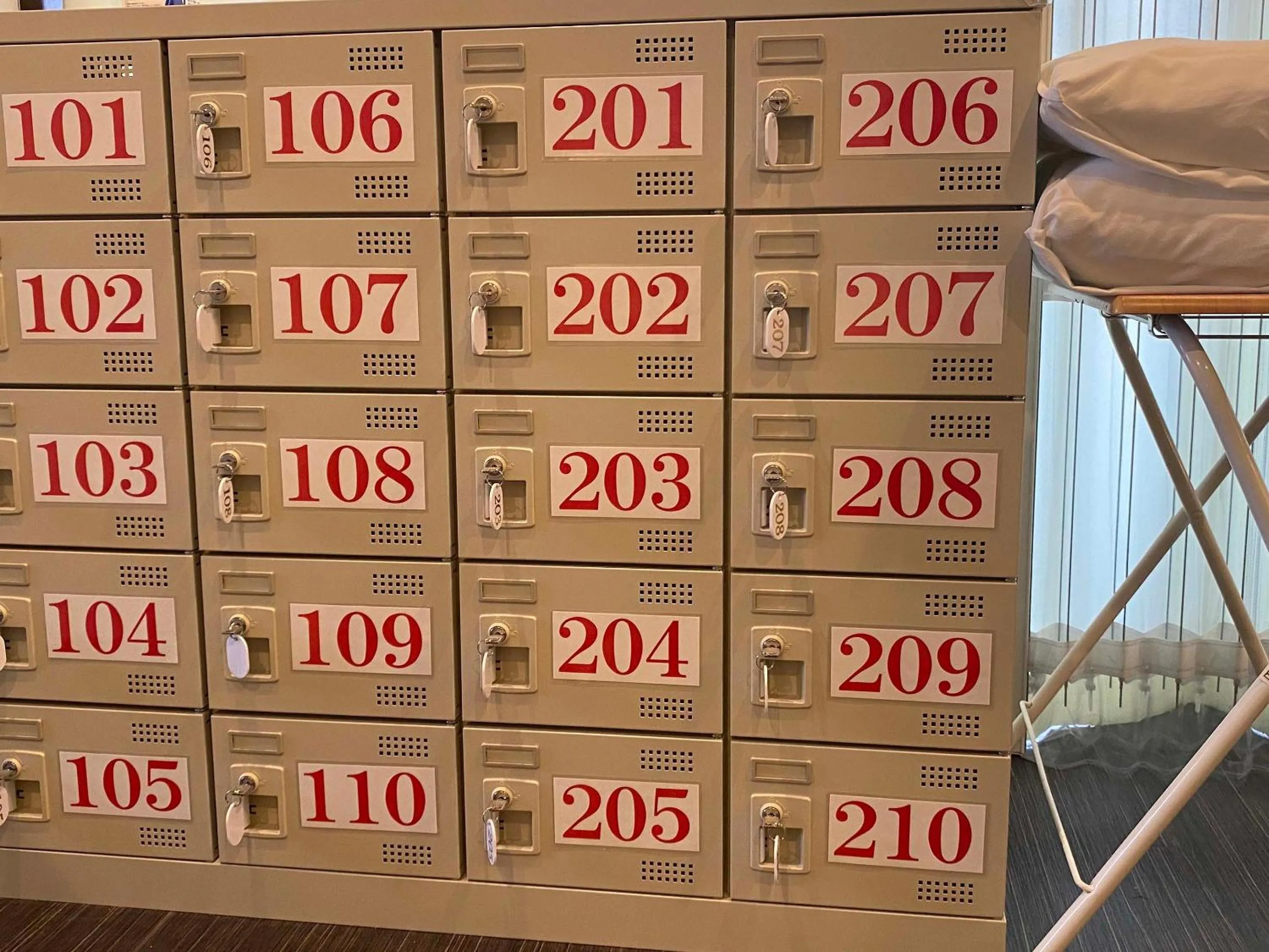 microwave in Hostel Hirosaki