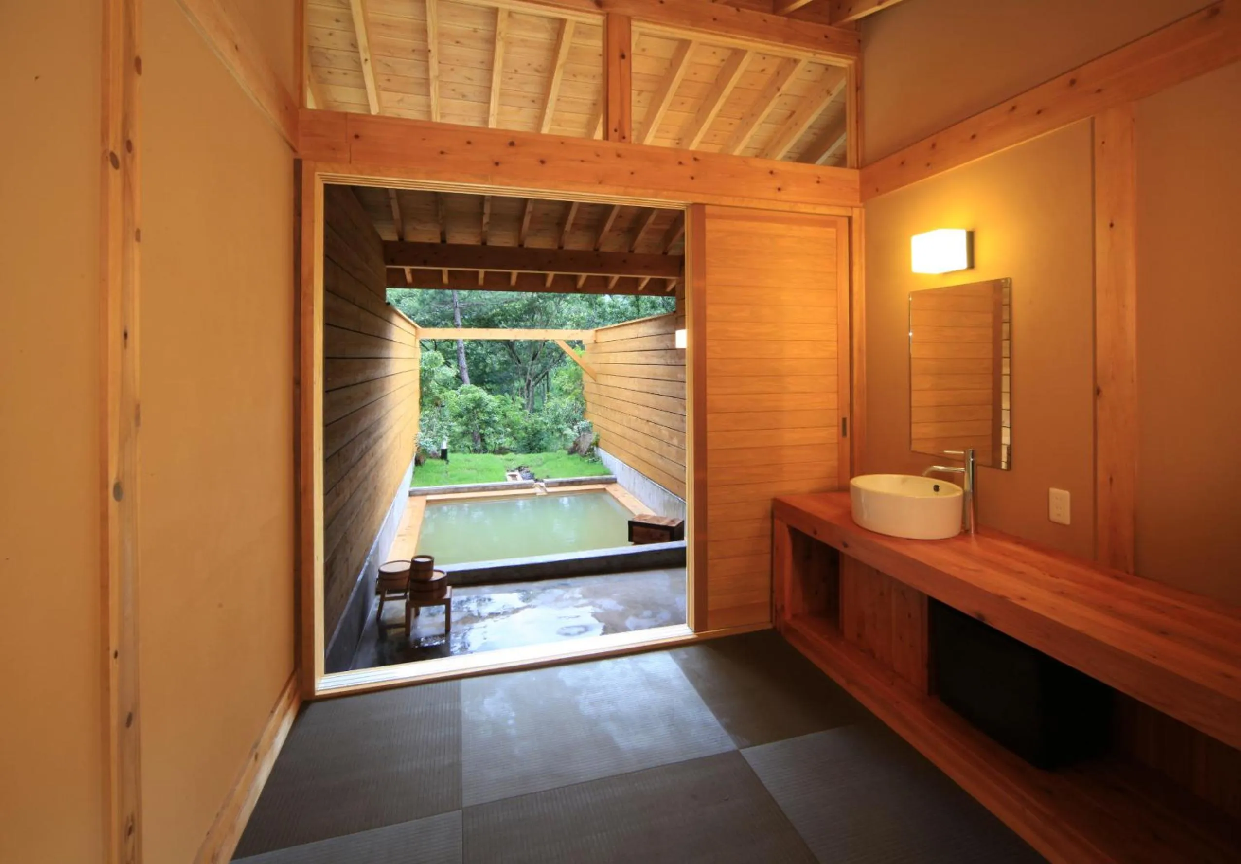 Hot Spring Bath in Lodge Toranoyu