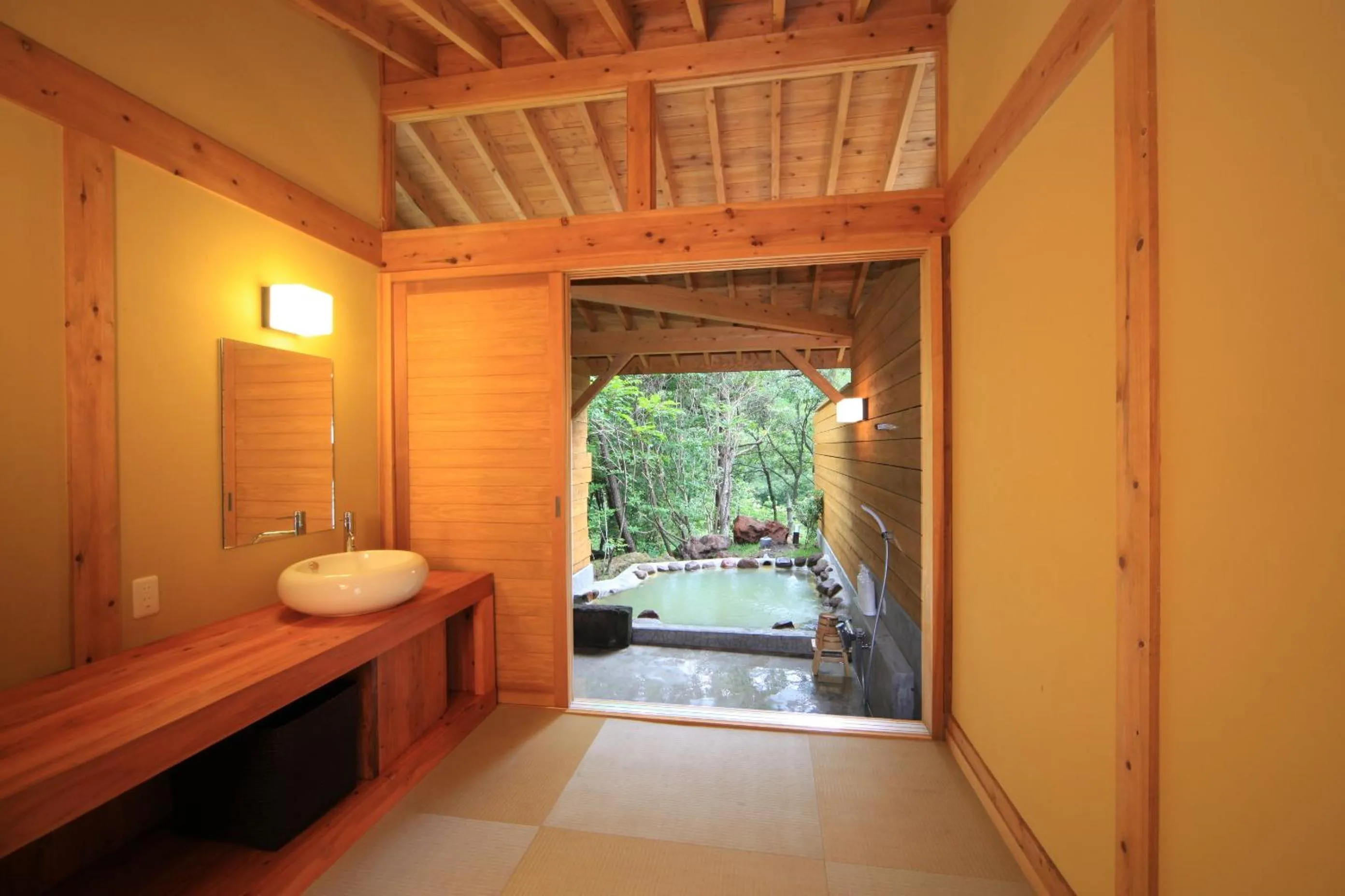 Hot Spring Bath in Lodge Toranoyu