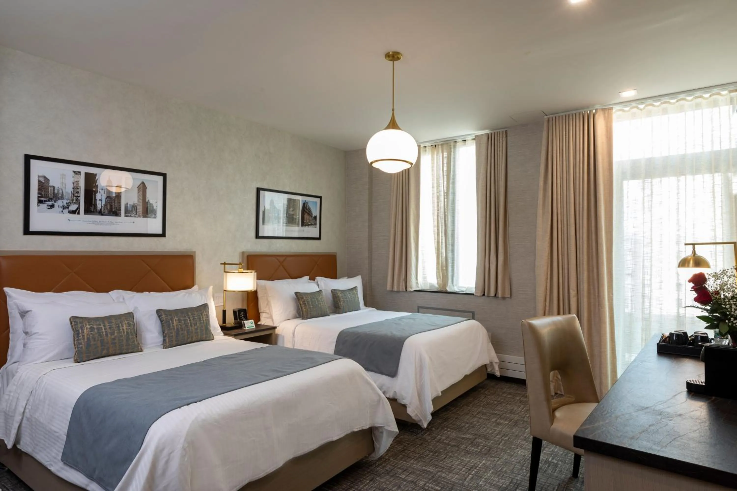 Bedroom, Bed in Broadway Plaza Hotel