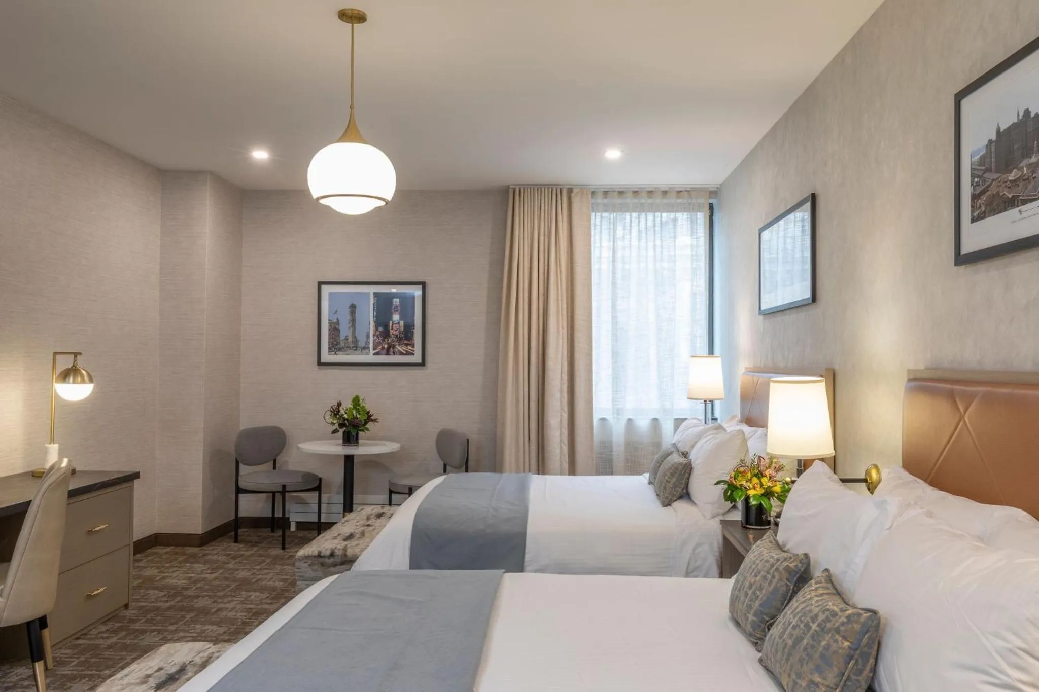 Bedroom, Bed in Broadway Plaza Hotel