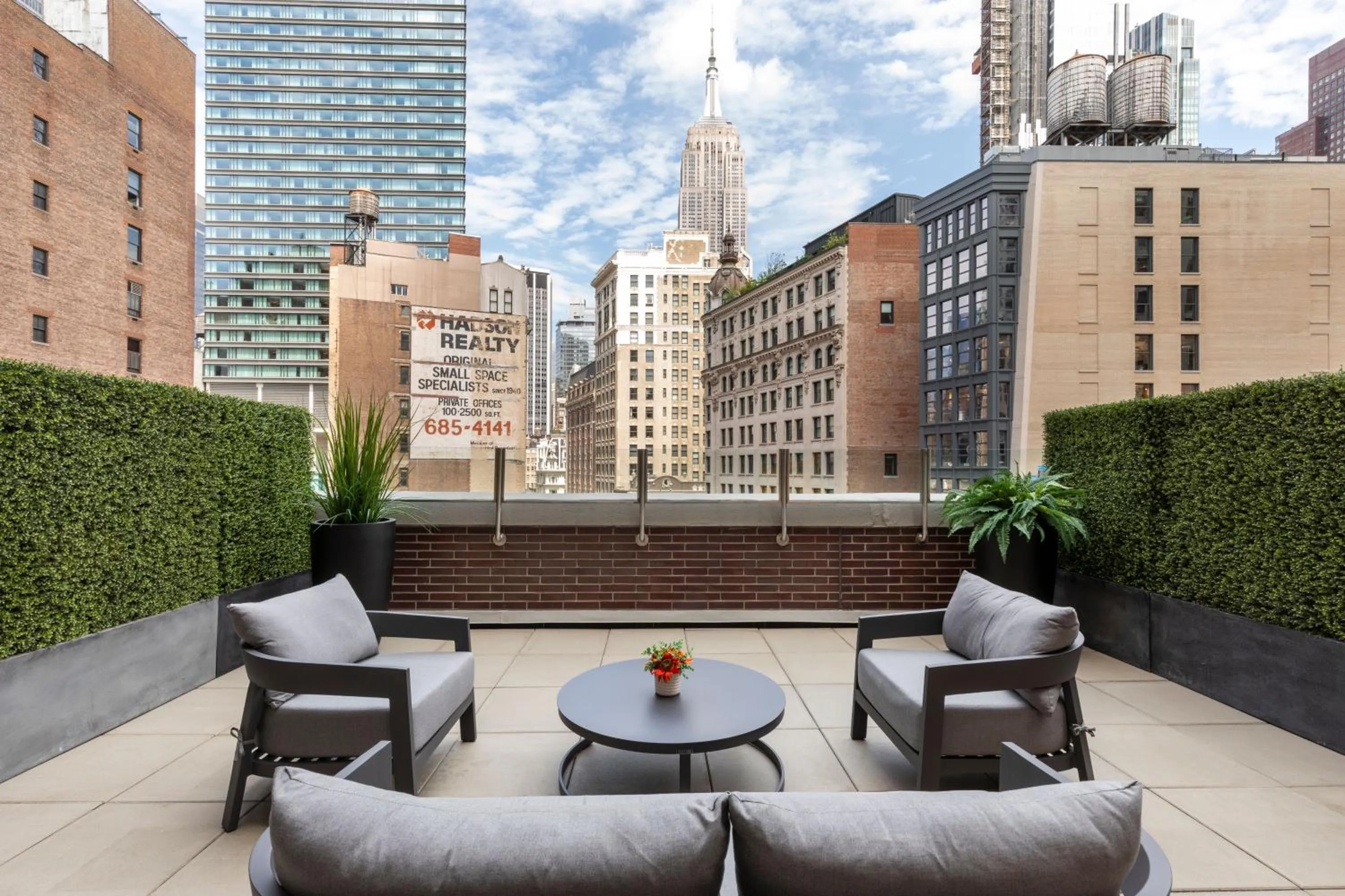 Balcony/Terrace in Broadway Plaza Hotel