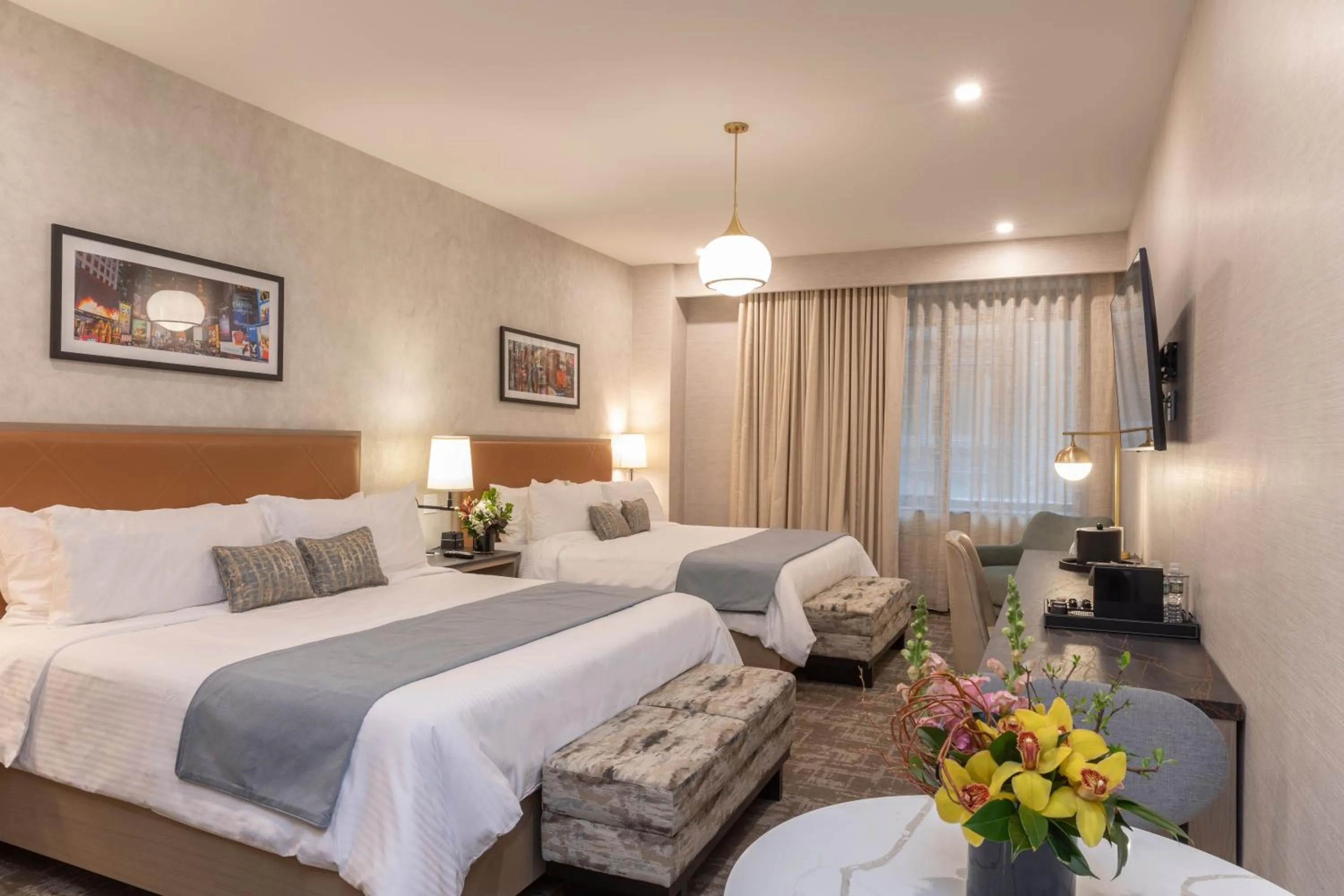 Bedroom, Bed in Broadway Plaza Hotel