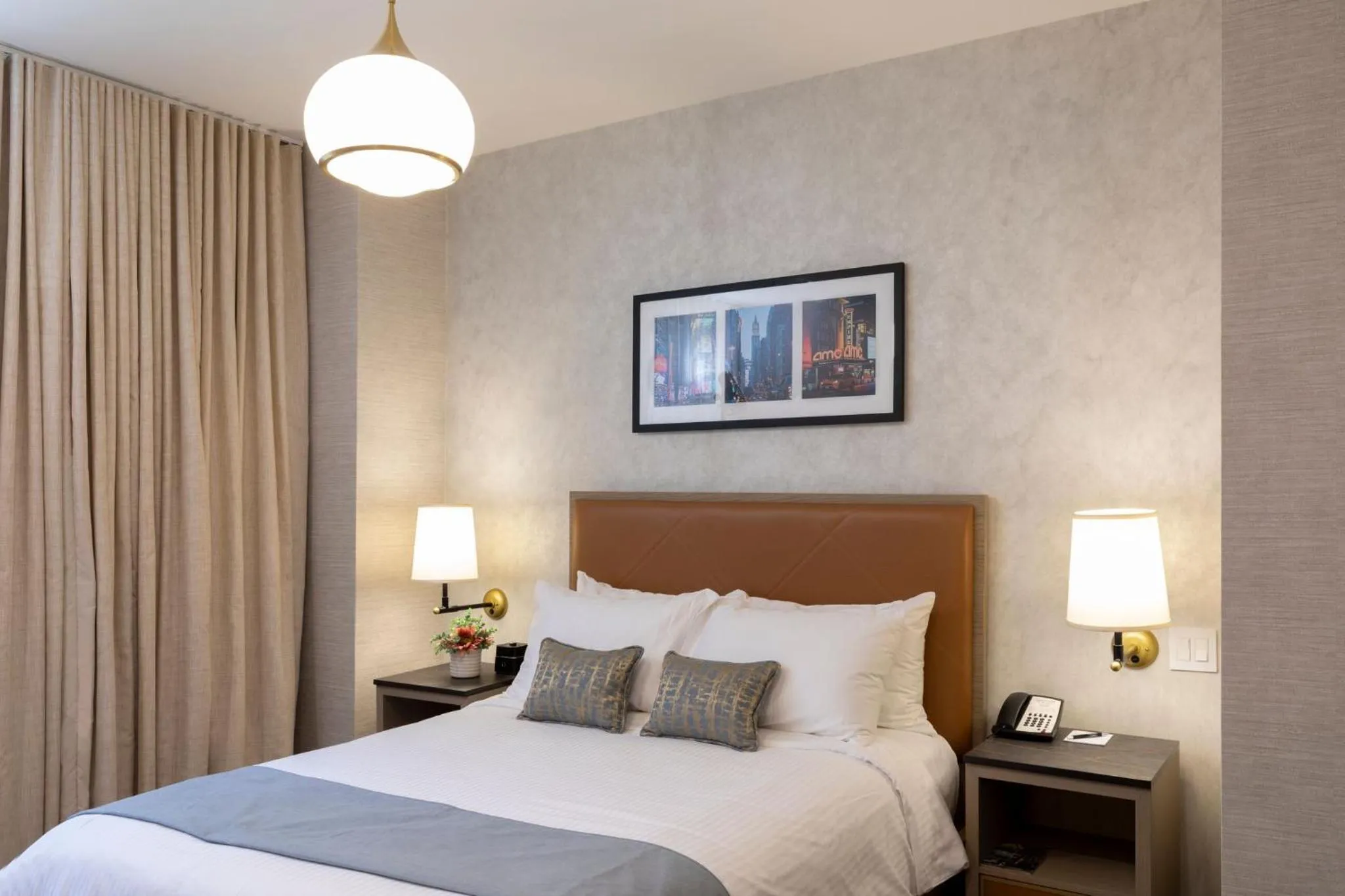 Bedroom, Bed in Broadway Plaza Hotel