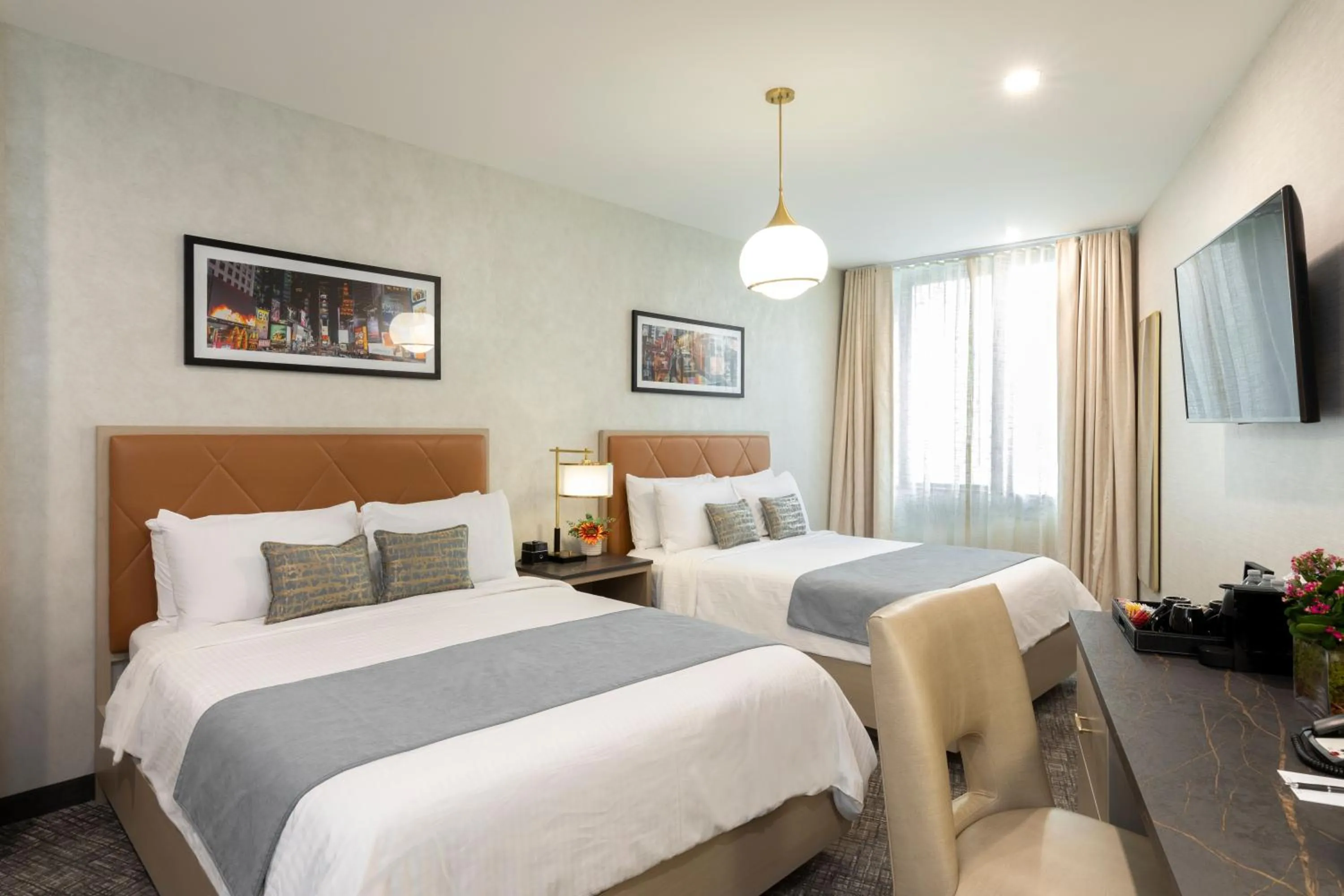 Bed in Broadway Plaza Hotel