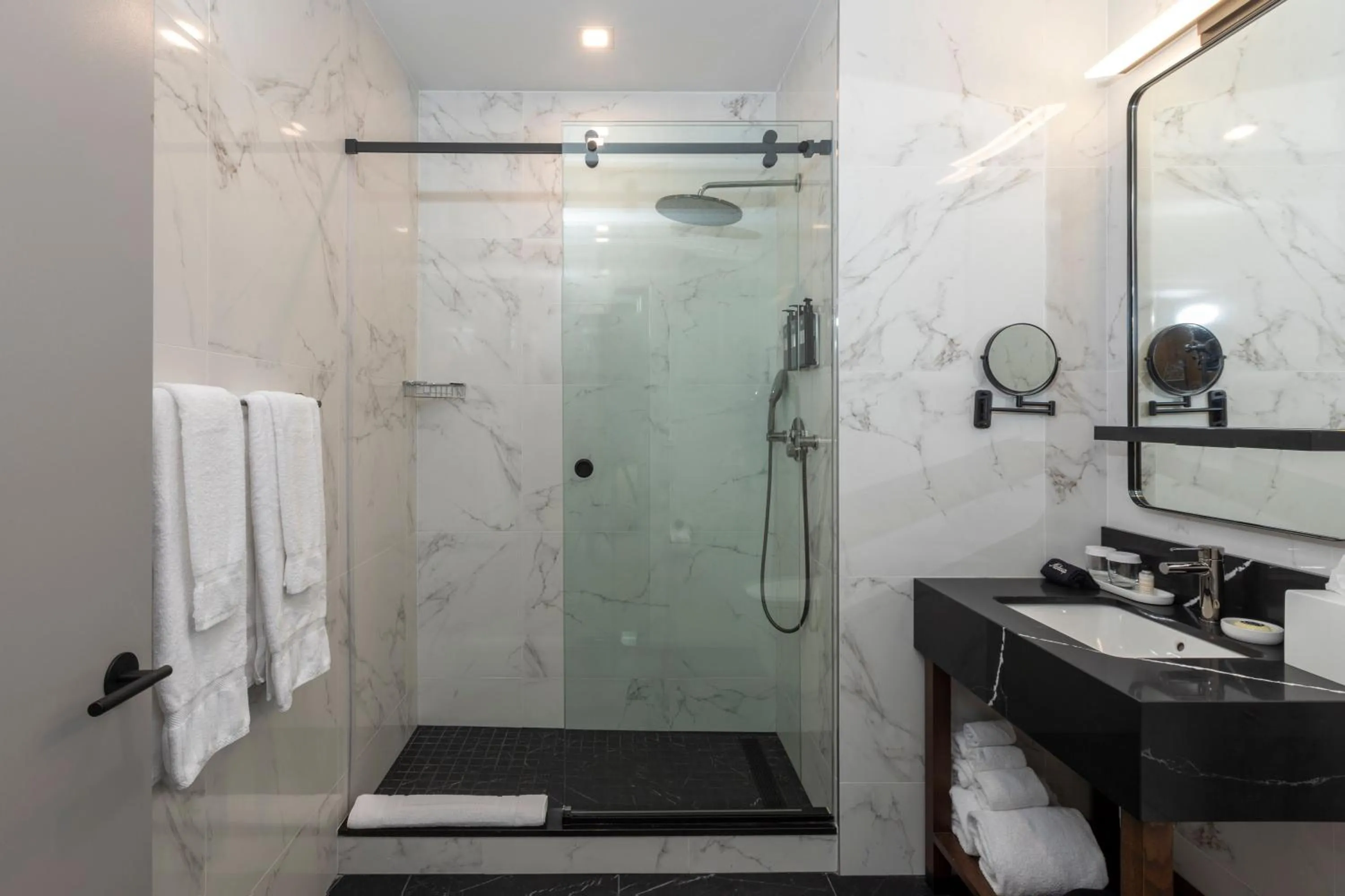 Bathroom in Broadway Plaza Hotel