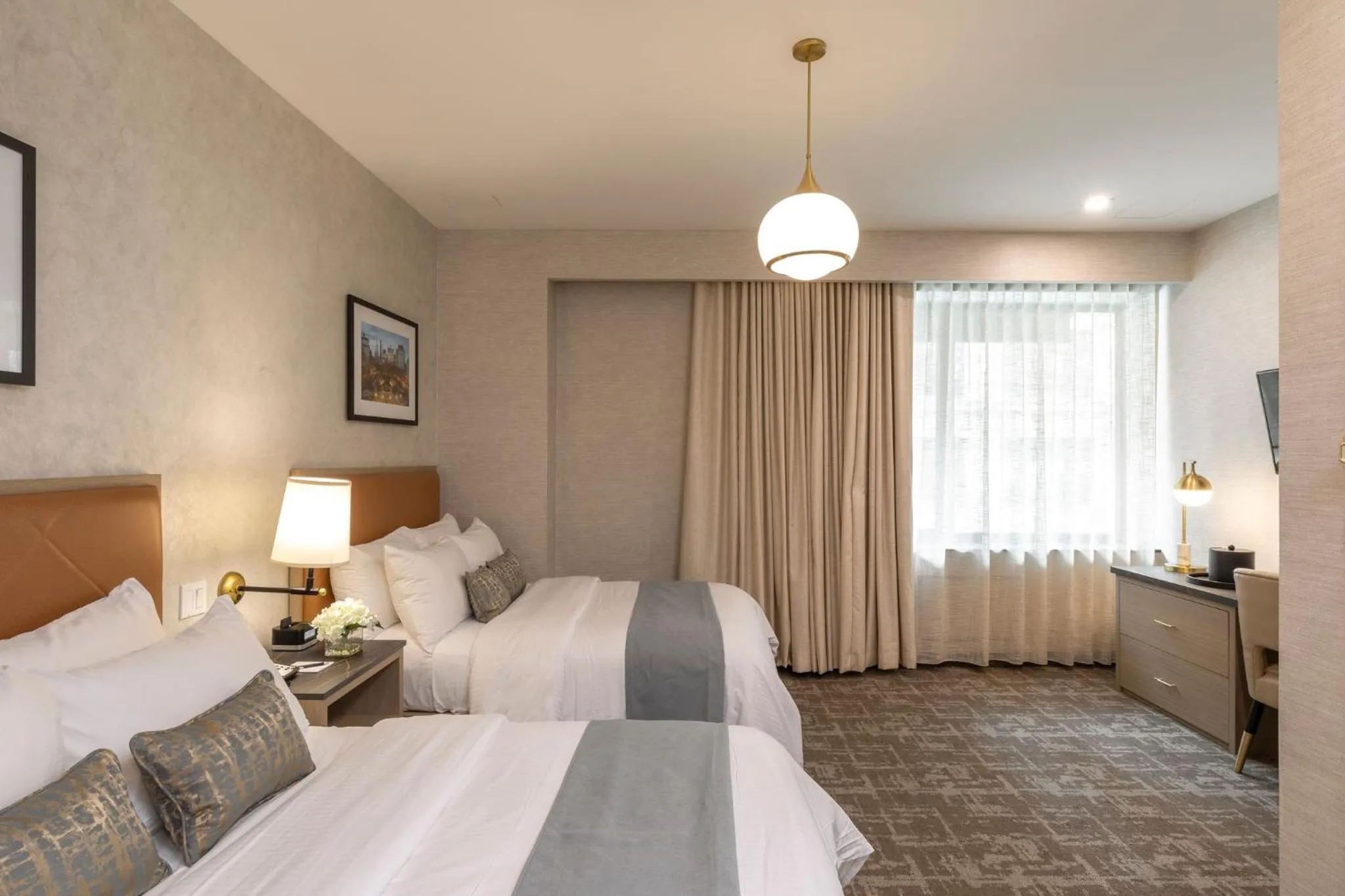 Bedroom, Bed in Broadway Plaza Hotel