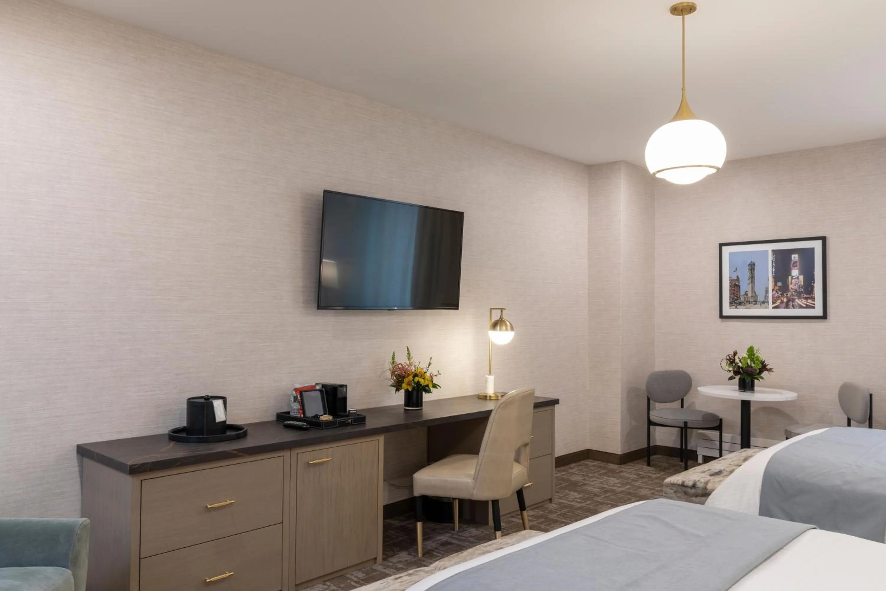 TV and multimedia, Bed in Broadway Plaza Hotel